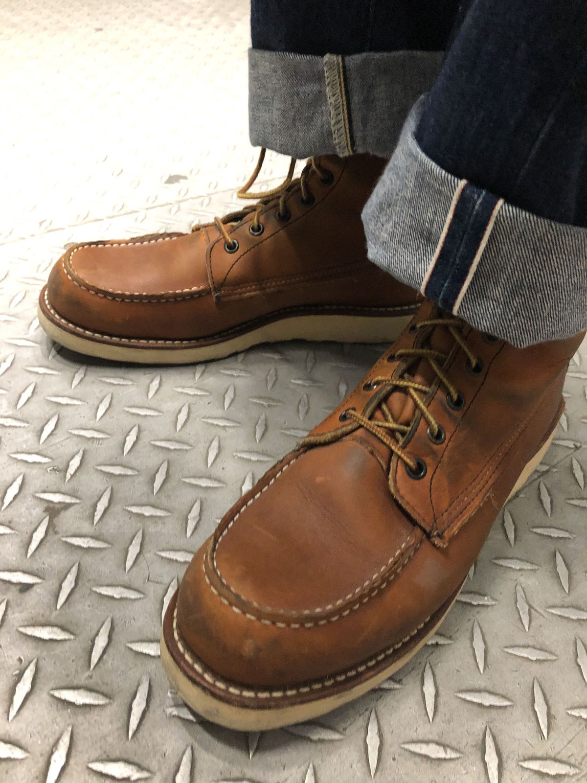 Photo by patinathunderdome on January 4, 2022 of the Red Wing 8-Inch Classic Moc in S.B. Foot Oro-Iginal.