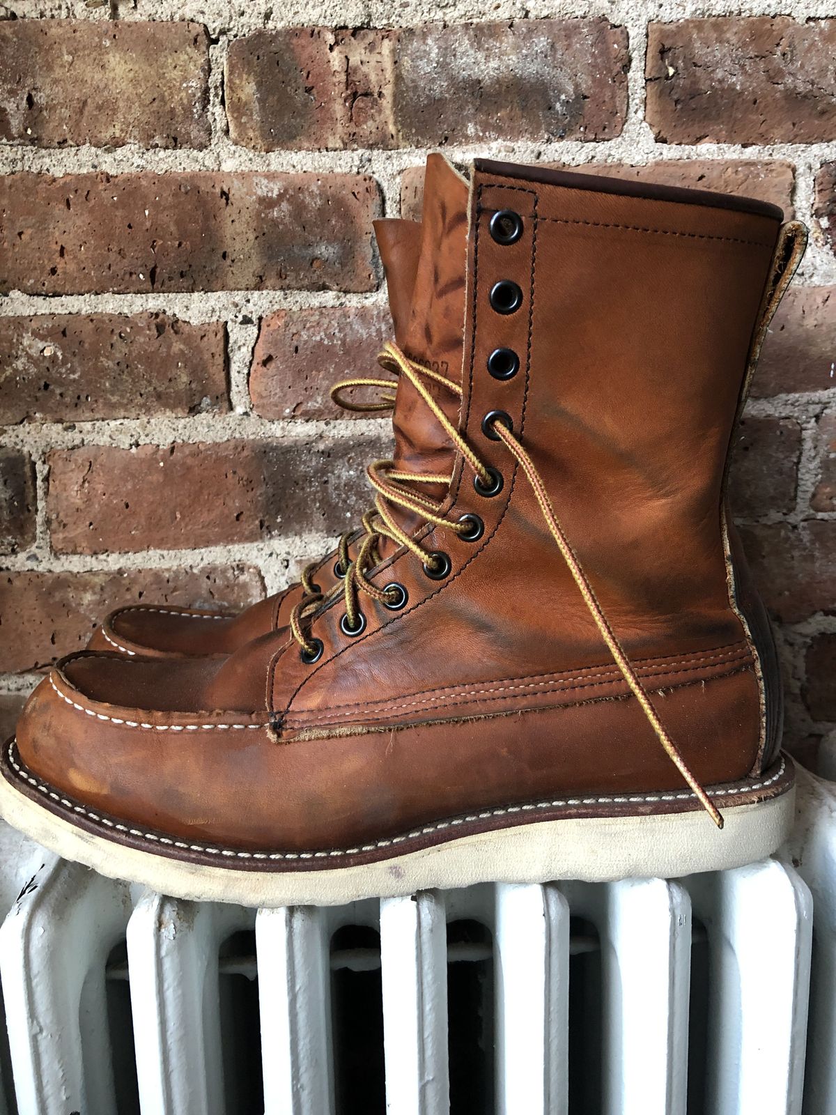 Photo by patinathunderdome on January 4, 2022 of the Red Wing 8-Inch Classic Moc in S.B. Foot Oro-Iginal.