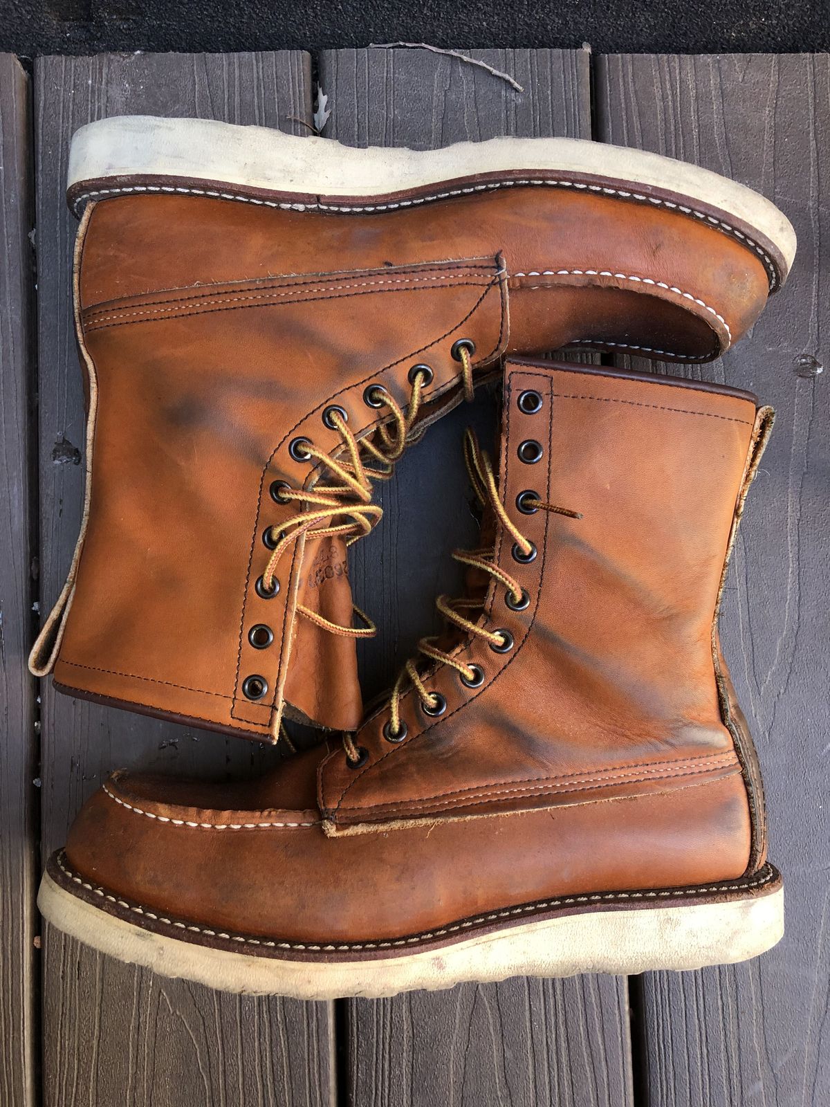 Photo by patinathunderdome on February 5, 2022 of the Red Wing 8-Inch Classic Moc in S.B. Foot Oro-Iginal.