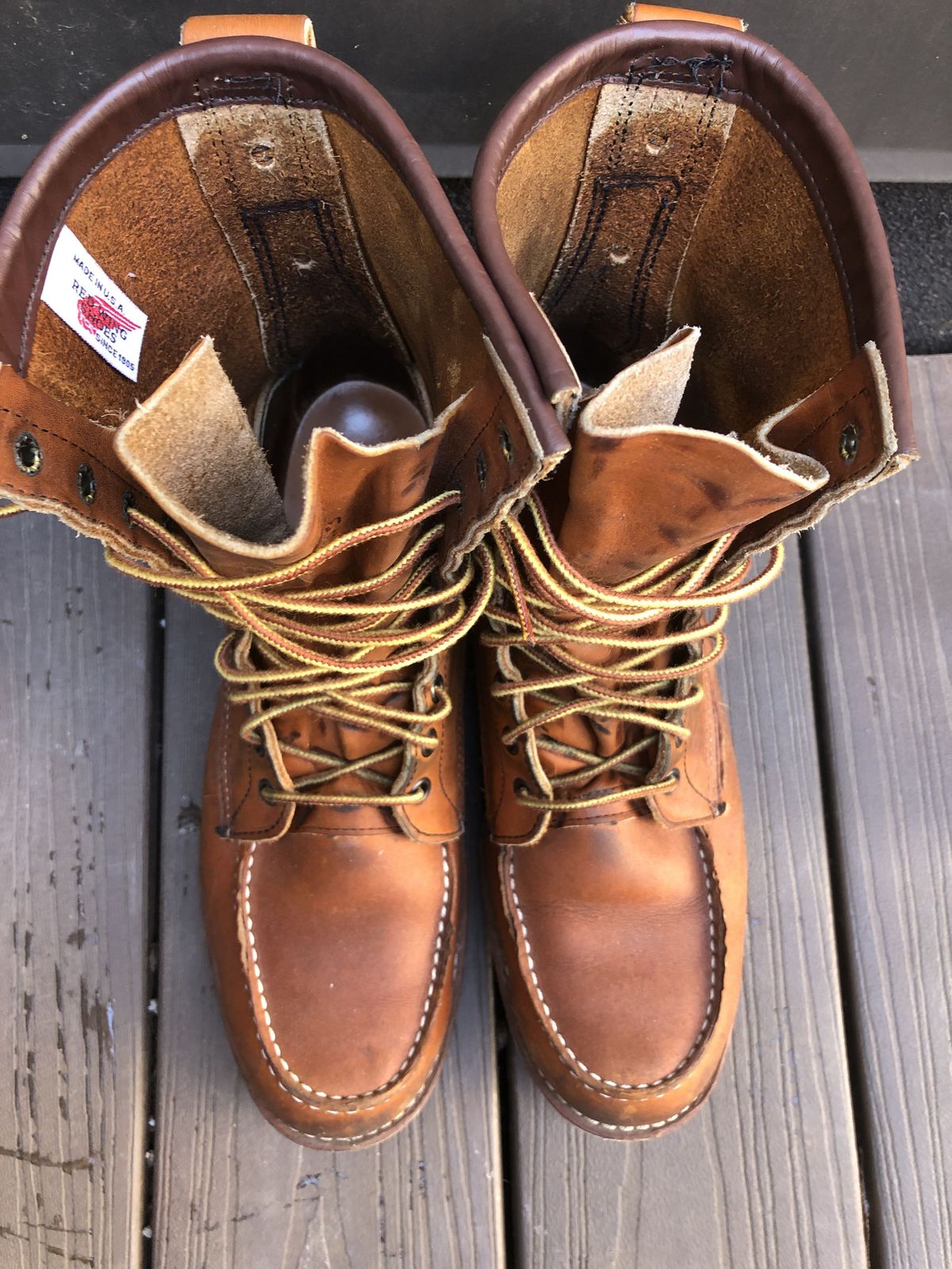 Photo by patinathunderdome on February 5, 2022 of the Red Wing 8-Inch Classic Moc in S.B. Foot Oro-Iginal.