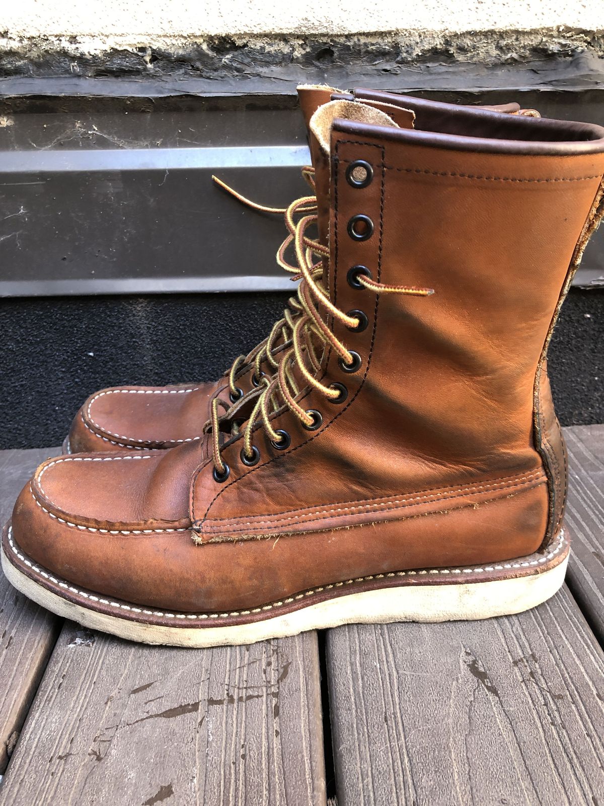 Photo by patinathunderdome on February 5, 2022 of the Red Wing 8-Inch Classic Moc in S.B. Foot Oro-Iginal.