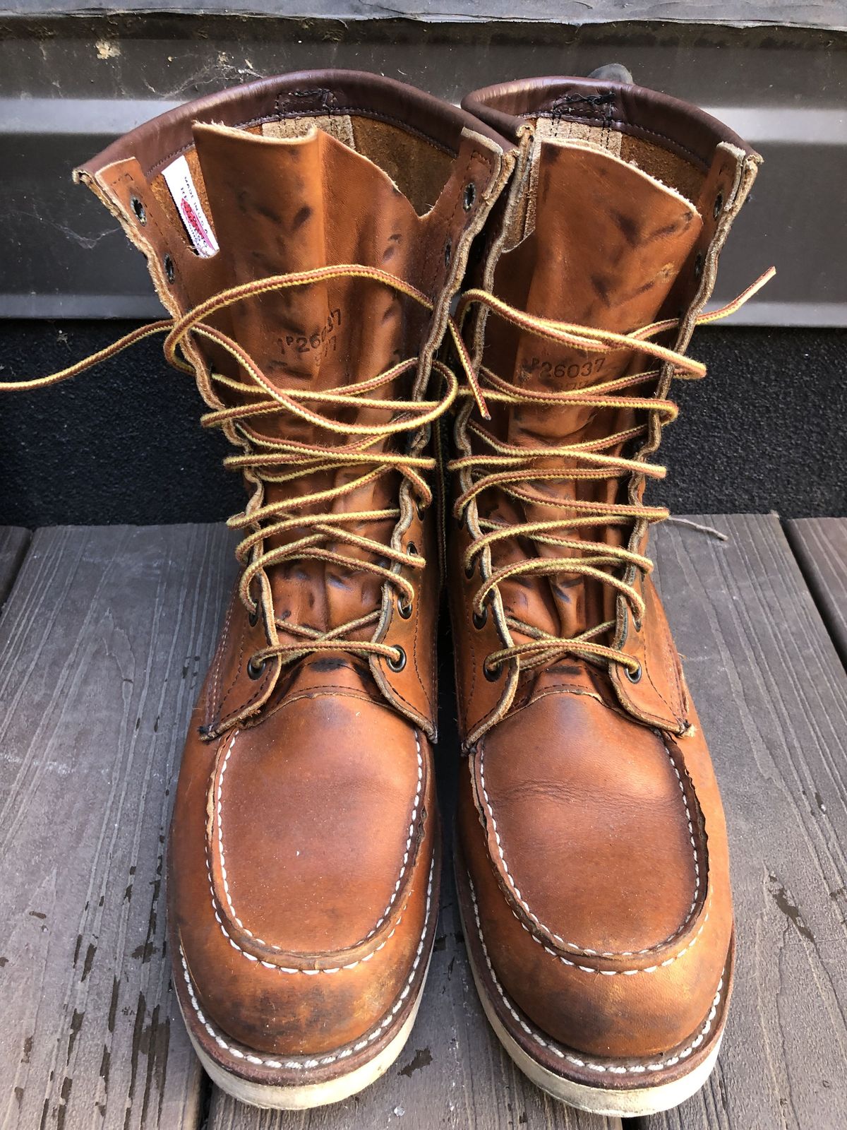 Photo by patinathunderdome on February 5, 2022 of the Red Wing 8-Inch Classic Moc in S.B. Foot Oro-Iginal.