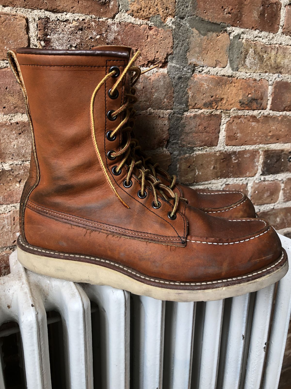 Photo by patinathunderdome on March 5, 2022 of the Red Wing 8-Inch Classic Moc in S.B. Foot Oro-Iginal.