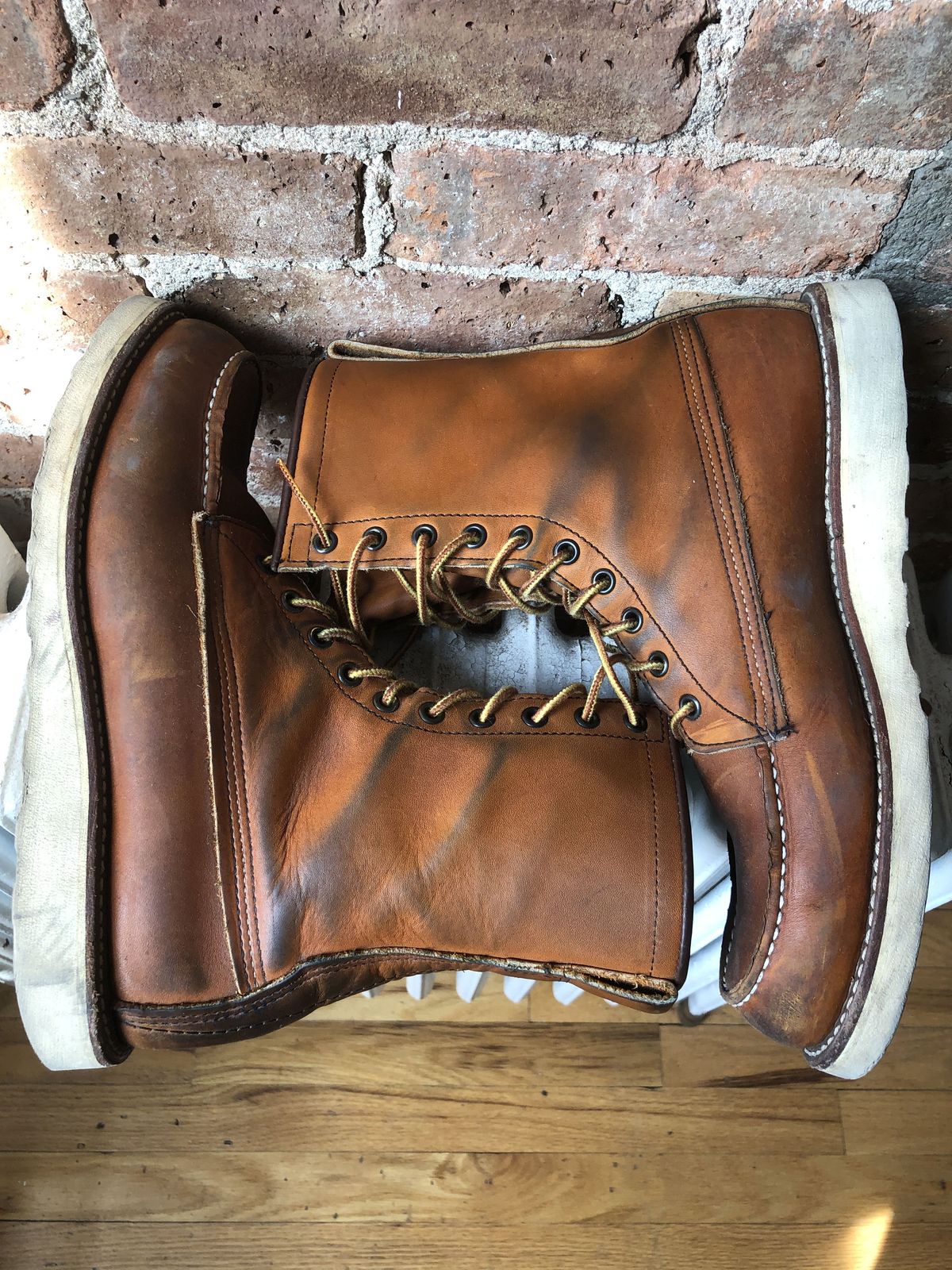 Photo by patinathunderdome on March 5, 2022 of the Red Wing 8-Inch Classic Moc in S.B. Foot Oro-Iginal.