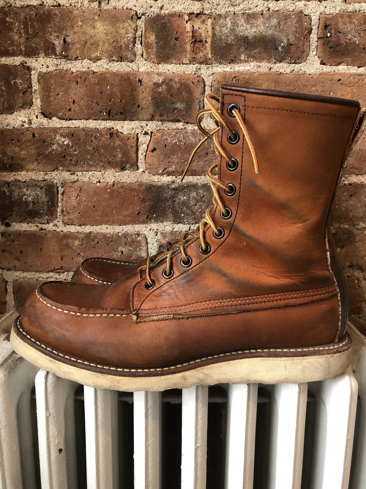 Photo by patinathunderdome on April 3, 2022 of the Red Wing 8-Inch Classic Moc in S.B. Foot Oro-Iginal.