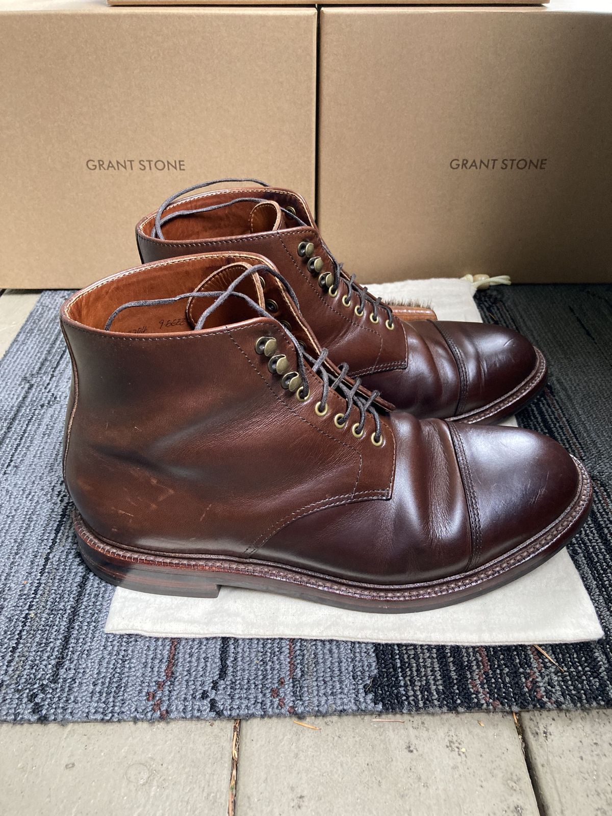 Photo by patinathunderdome on March 1, 2022 of the Grant Stone Cap Toe Boot in Horween Crimson Chromexcel.