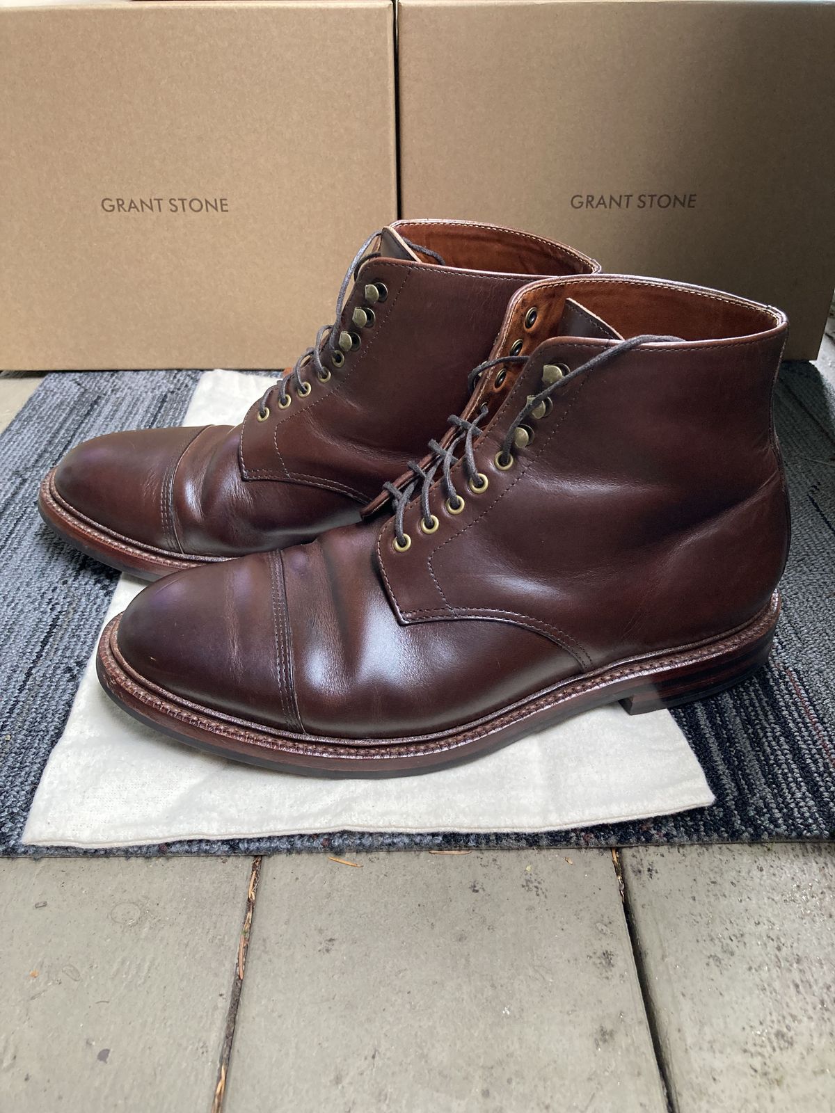 Photo by patinathunderdome on March 1, 2022 of the Grant Stone Cap Toe Boot in Horween Crimson Chromexcel.