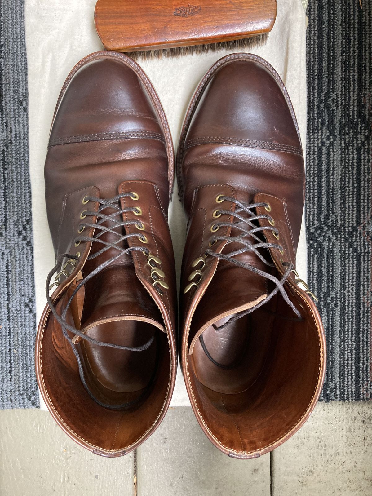 Photo by patinathunderdome on March 1, 2022 of the Grant Stone Cap Toe Boot in Horween Crimson Chromexcel.