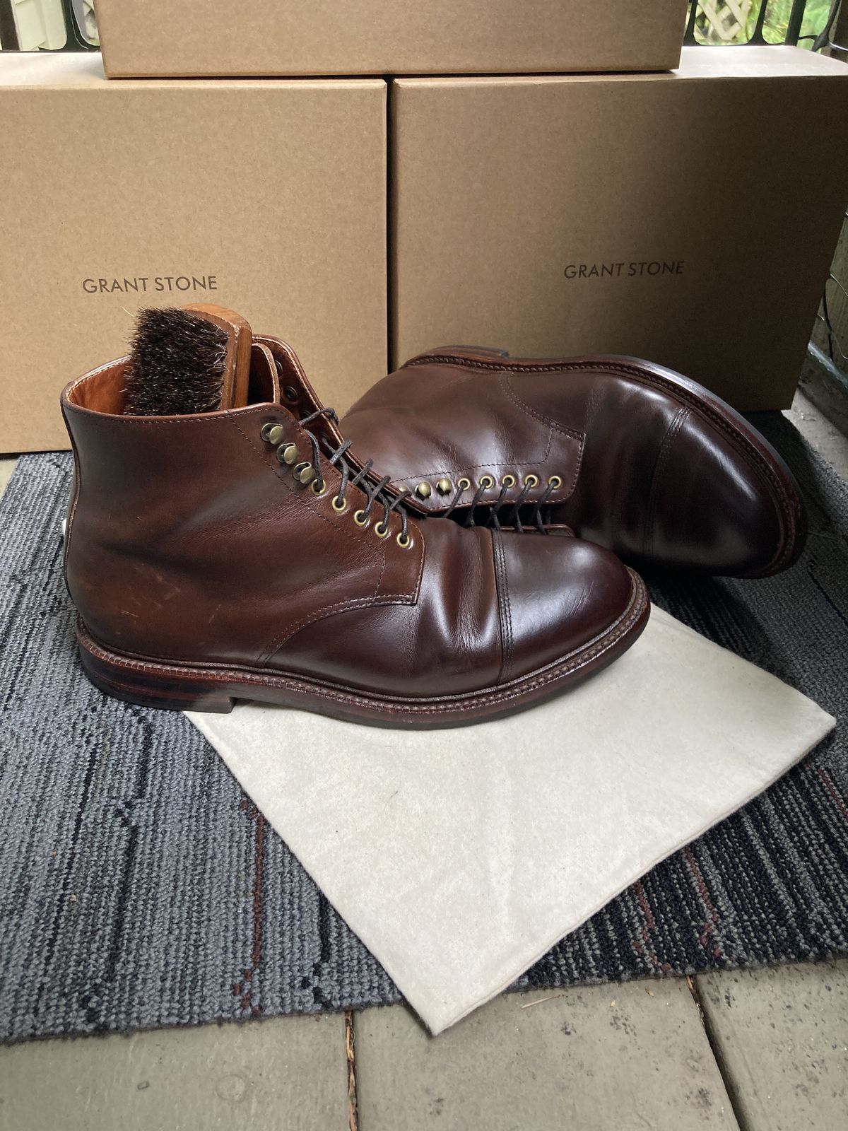 Photo by patinathunderdome on March 1, 2022 of the Grant Stone Cap Toe Boot in Horween Crimson Chromexcel.