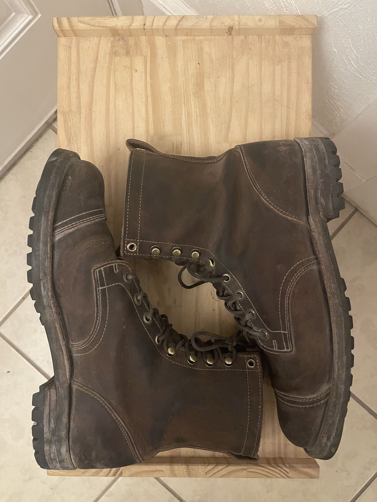 Photo by patinathunderdome on November 3, 2021 of the Truman Upland Boot in Horween Whiskey Predator.