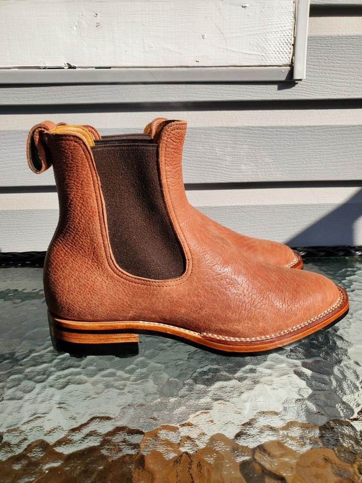 Photo by patinathunderdome on September 30, 2021 of the Benzein The Seventh Chelsea Boot in Shinki Red Brown Shrunken Horsebutt.