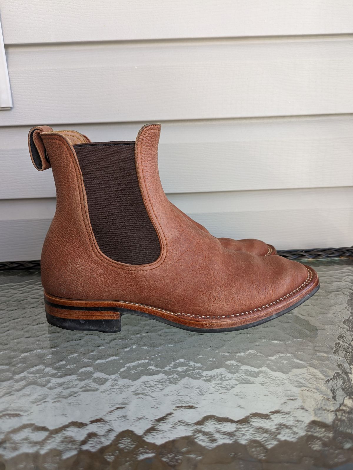 Photo by patinathunderdome on November 1, 2021 of the Benzein The Seventh Chelsea Boot in Shinki Red Brown Shrunken Horsebutt.