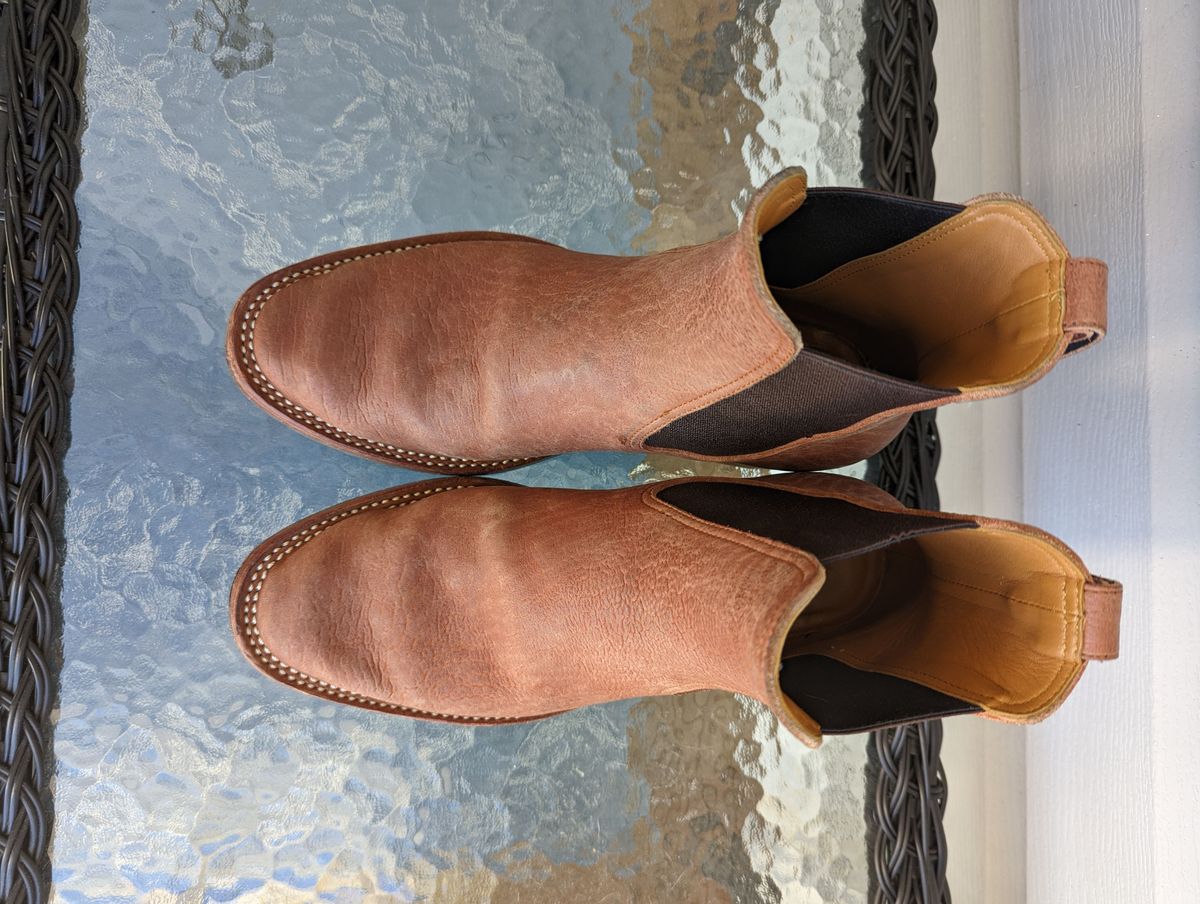 Photo by patinathunderdome on November 1, 2021 of the Benzein The Seventh Chelsea Boot in Shinki Red Brown Shrunken Horsebutt.