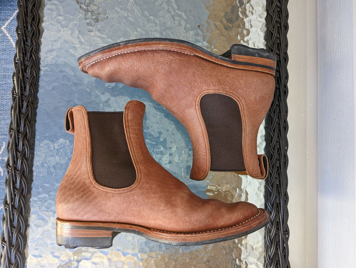 Photo by patinathunderdome on November 1, 2021 of the Benzein The Seventh Chelsea Boot in Shinki Red Brown Shrunken Horsebutt.