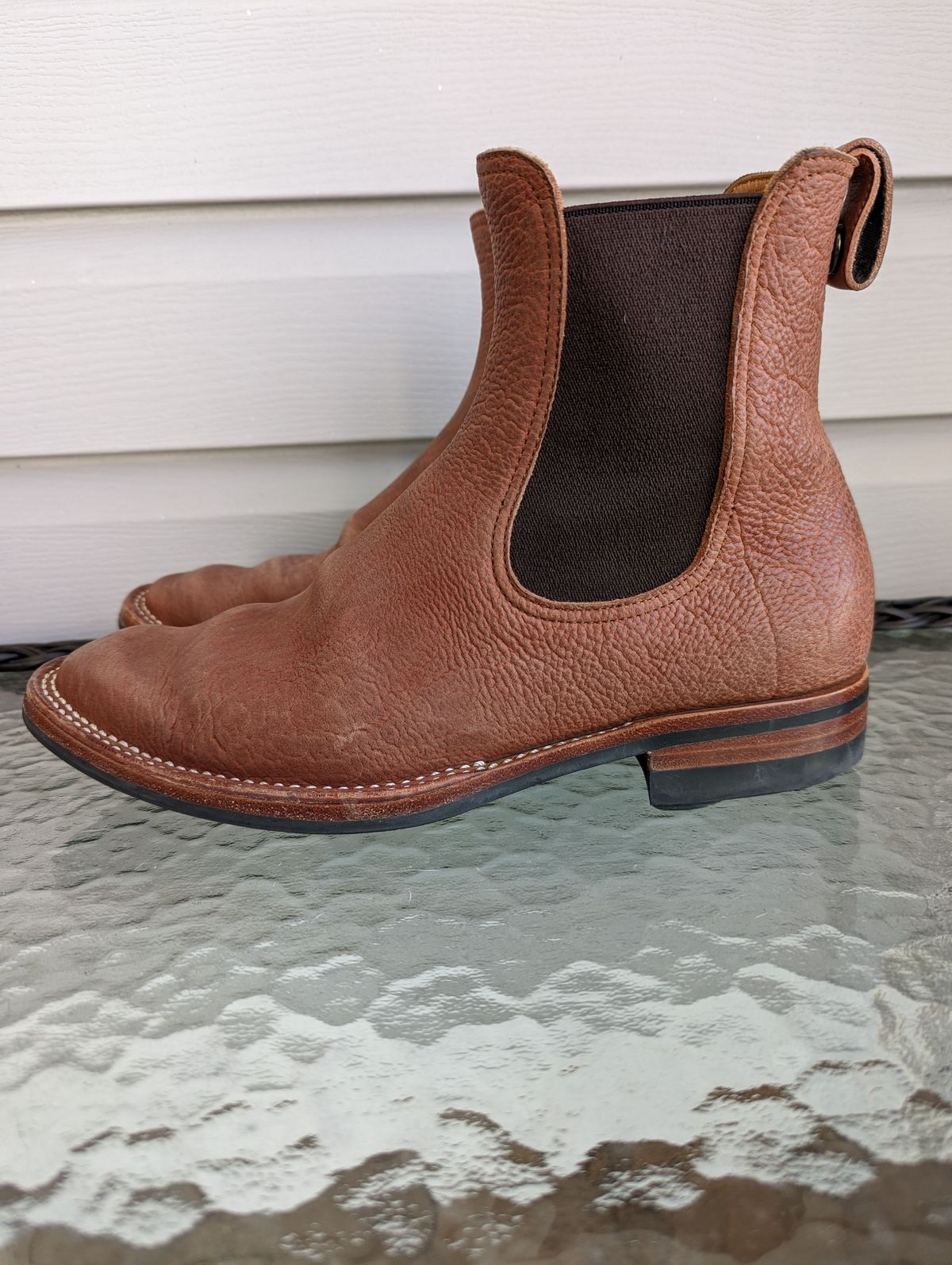 Photo by patinathunderdome on December 1, 2021 of the Benzein The Seventh Chelsea Boot in Shinki Red Brown Shrunken Horsebutt.