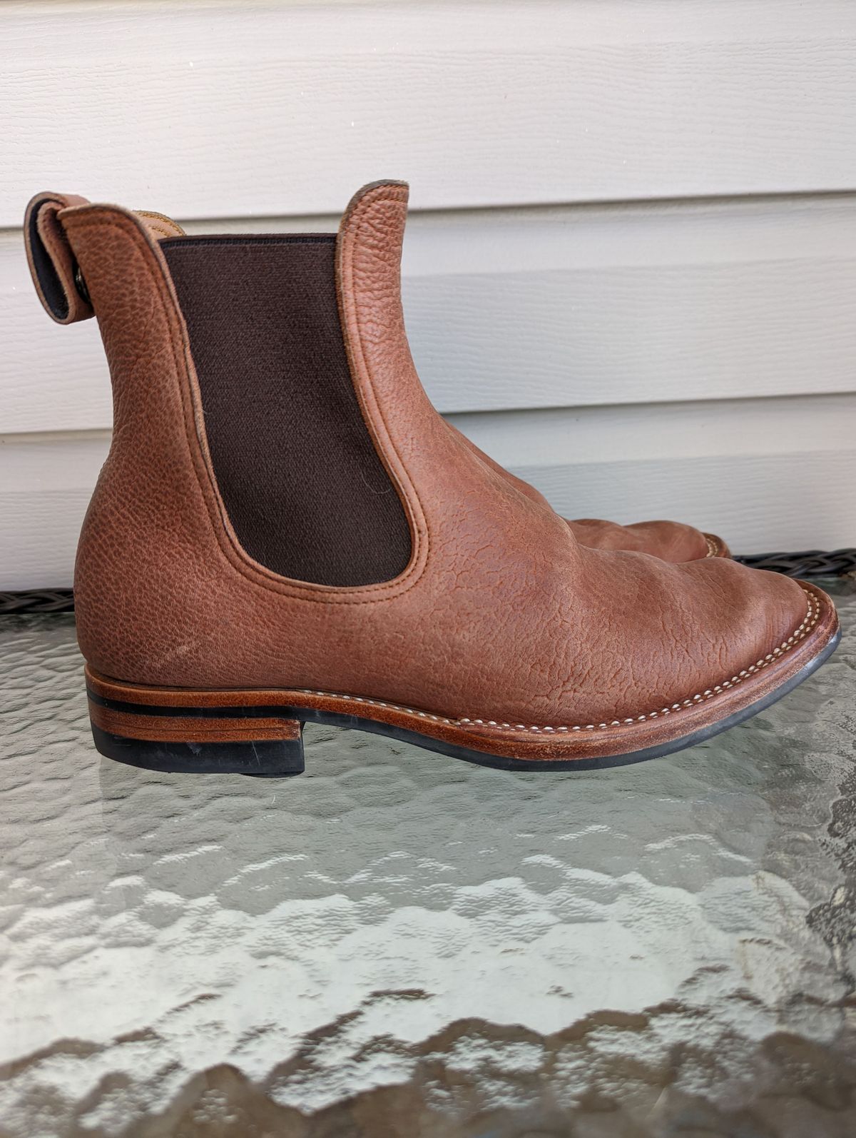 Photo by patinathunderdome on December 1, 2021 of the Benzein The Seventh Chelsea Boot in Shinki Red Brown Shrunken Horsebutt.