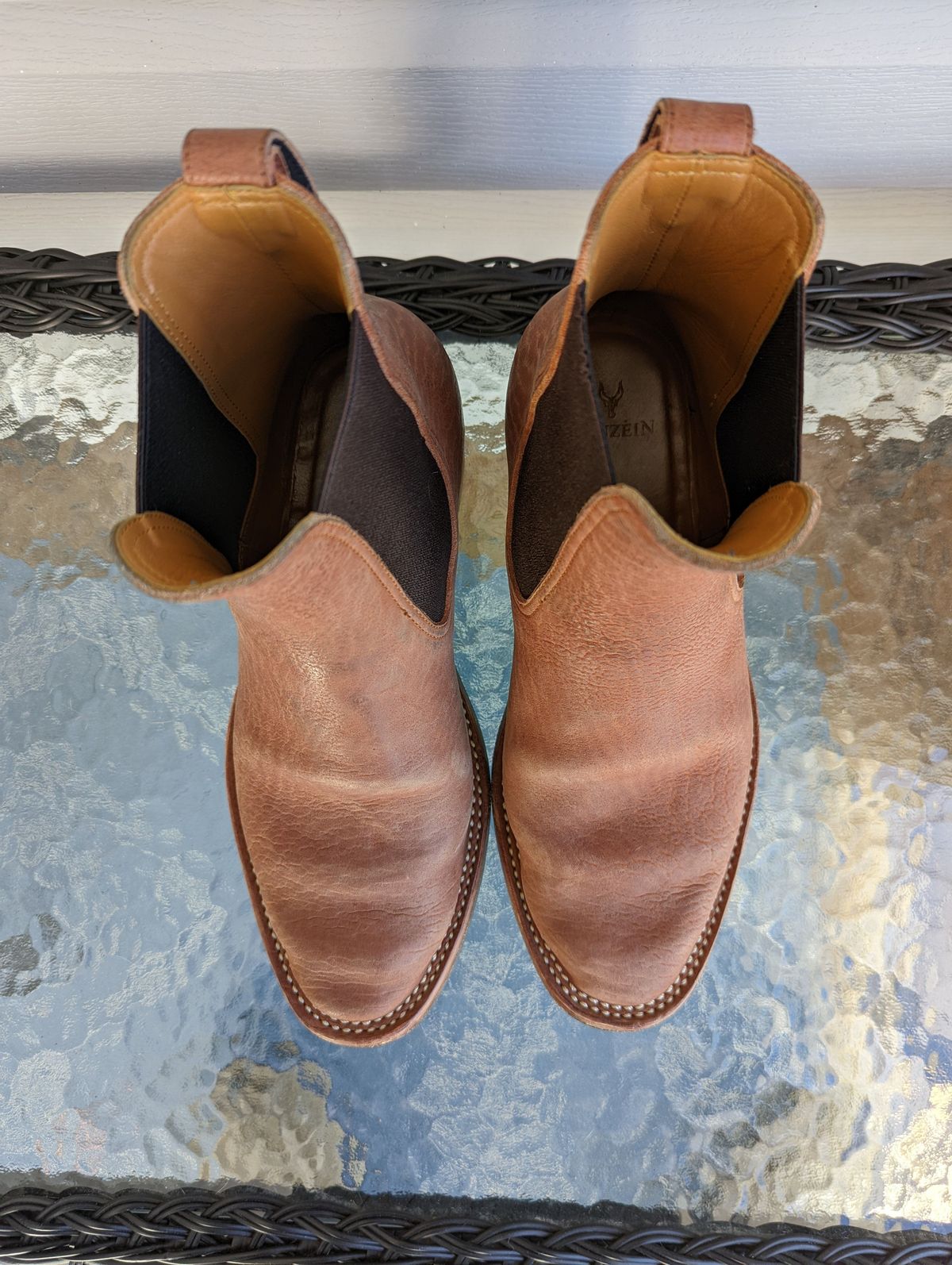 Photo by patinathunderdome on December 1, 2021 of the Benzein The Seventh Chelsea Boot in Shinki Red Brown Shrunken Horsebutt.
