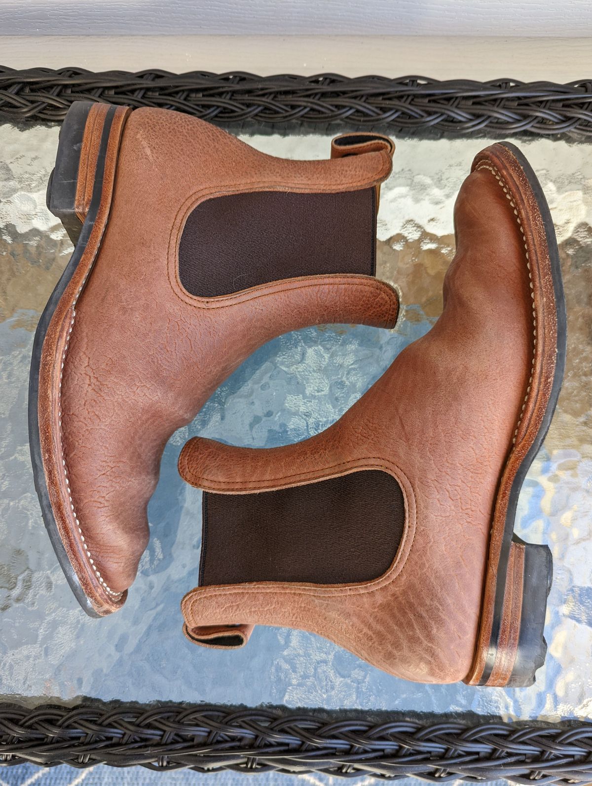 Photo by patinathunderdome on December 1, 2021 of the Benzein The Seventh Chelsea Boot in Shinki Red Brown Shrunken Horsebutt.