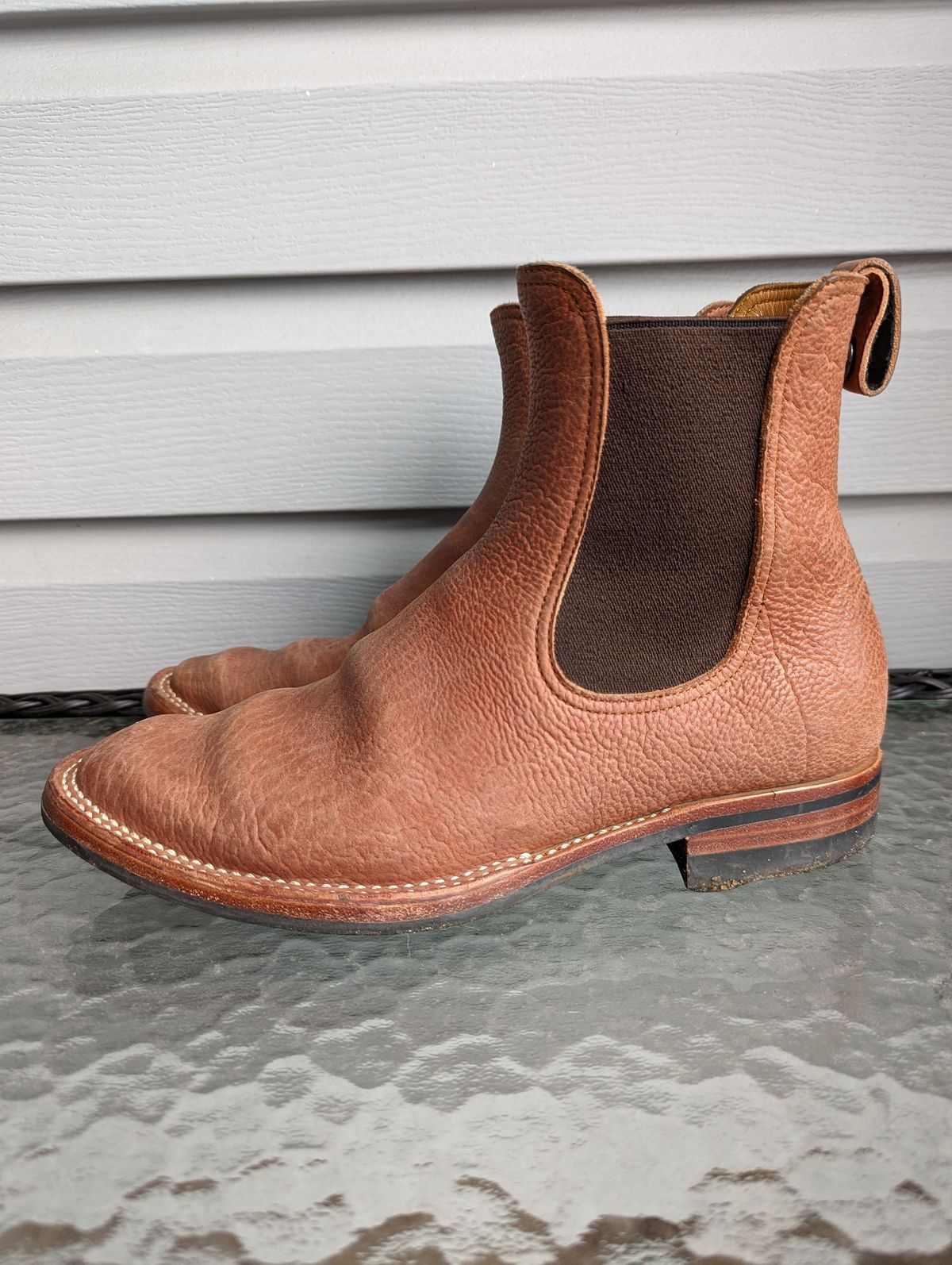 Photo by patinathunderdome on January 1, 2022 of the Benzein The Seventh Chelsea Boot in Shinki Red Brown Shrunken Horsebutt.