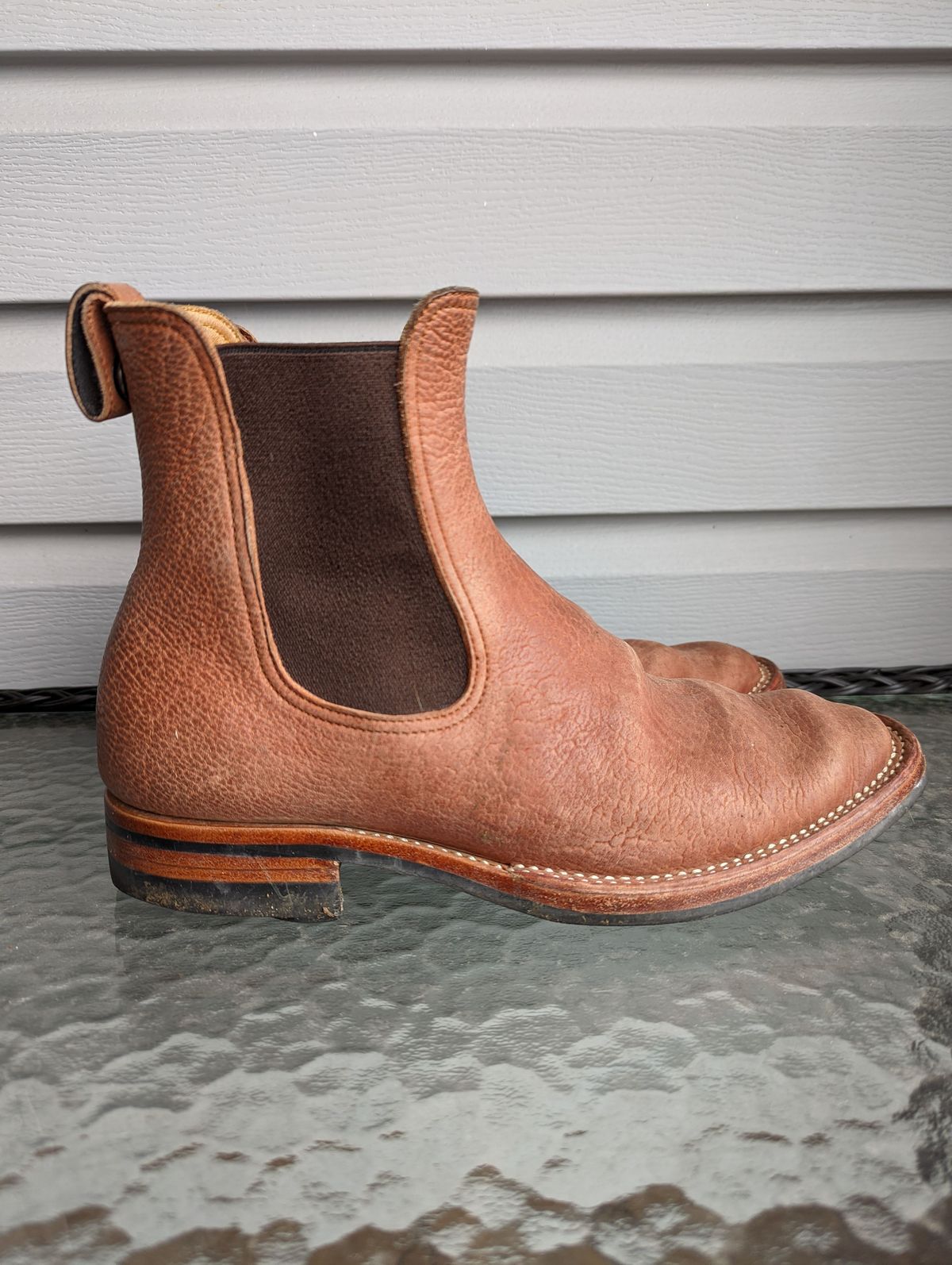 Photo by patinathunderdome on January 1, 2022 of the Benzein The Seventh Chelsea Boot in Shinki Red Brown Shrunken Horsebutt.