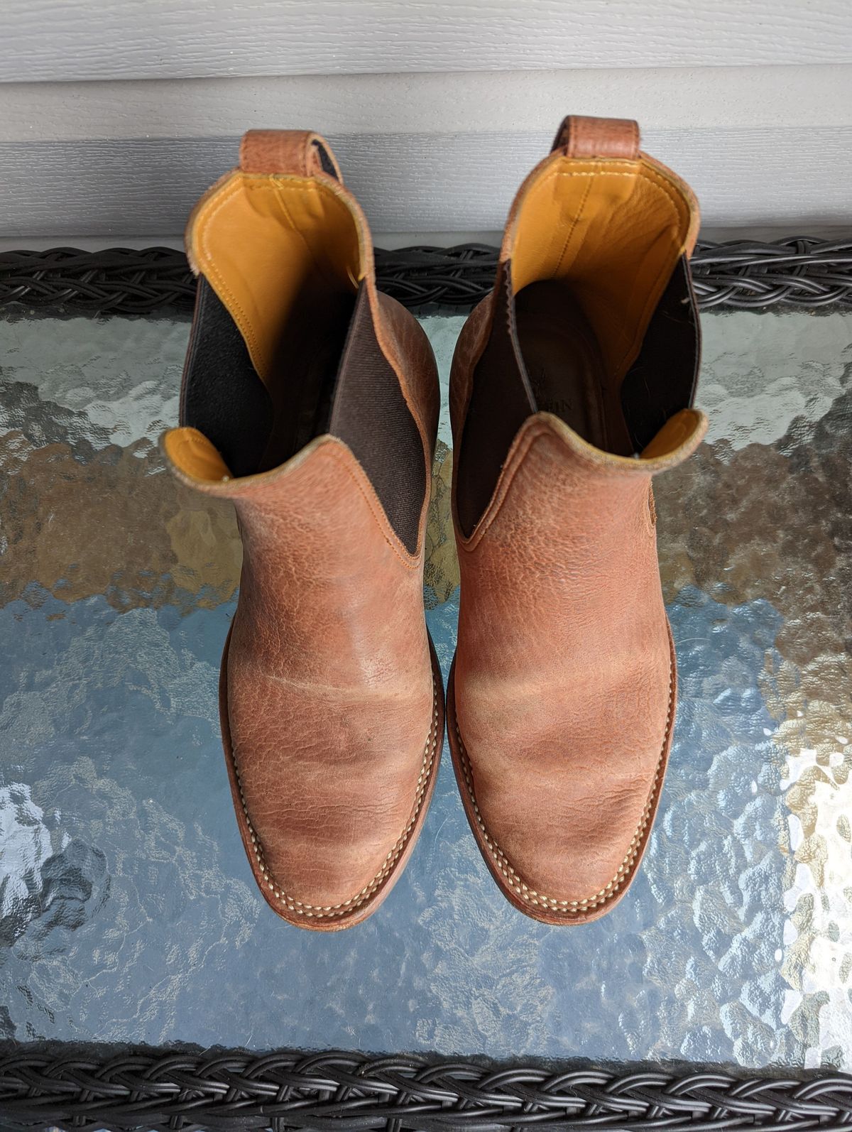 Photo by patinathunderdome on January 1, 2022 of the Benzein The Seventh Chelsea Boot in Shinki Red Brown Shrunken Horsebutt.