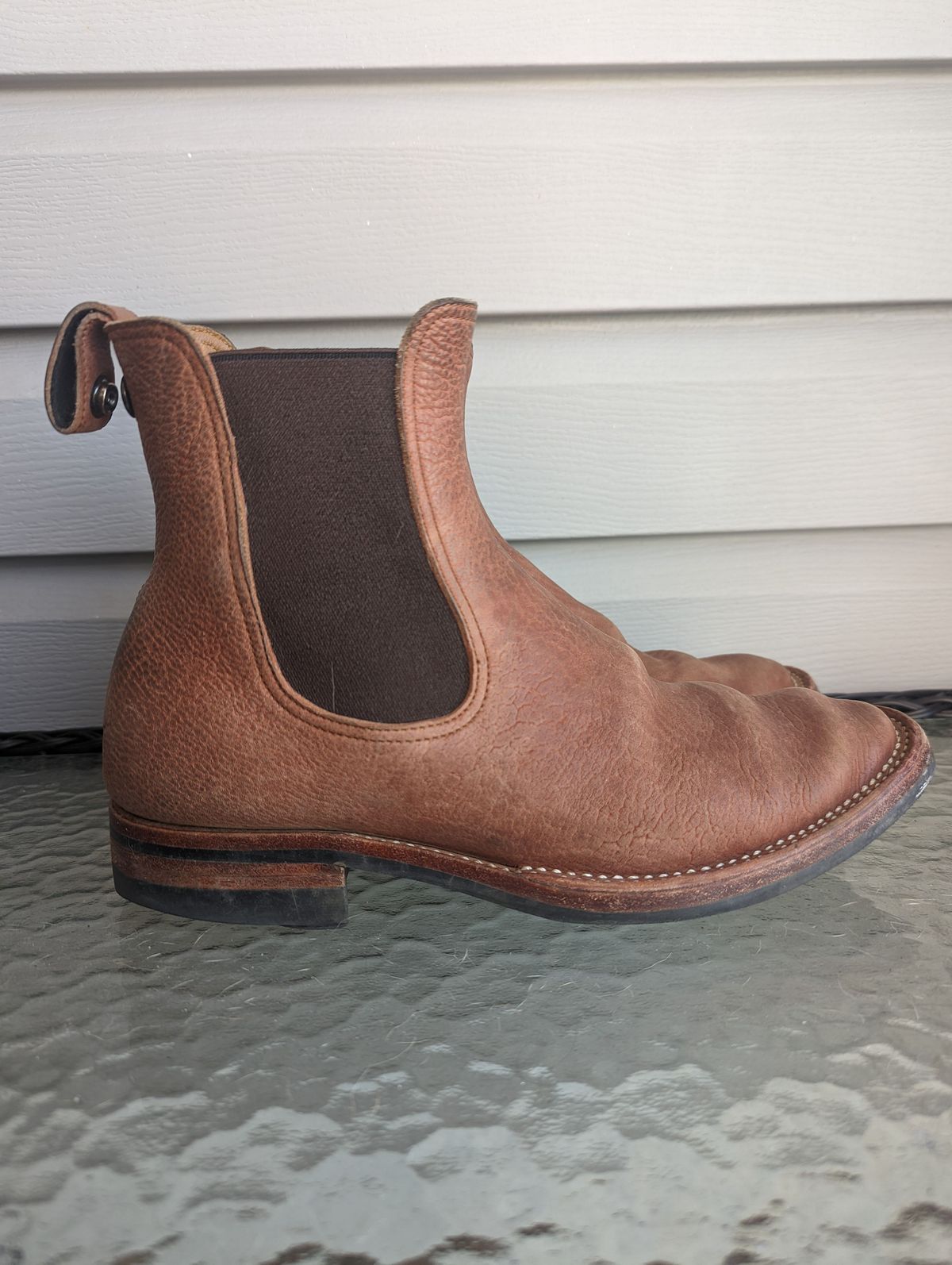 Photo by patinathunderdome on February 1, 2022 of the Benzein The Seventh Chelsea Boot in Shinki Red Brown Shrunken Horsebutt.
