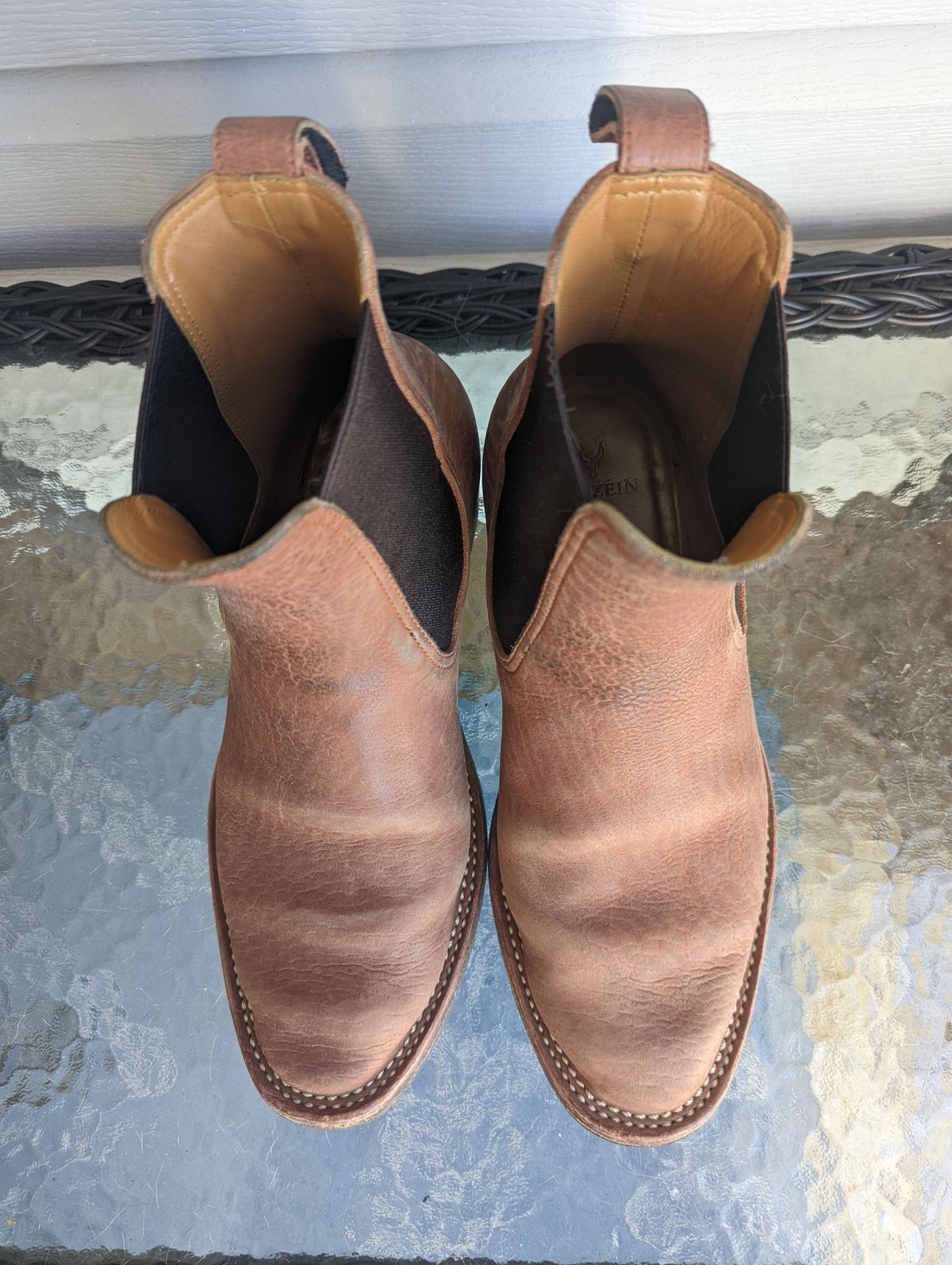 Photo by patinathunderdome on February 1, 2022 of the Benzein The Seventh Chelsea Boot in Shinki Red Brown Shrunken Horsebutt.
