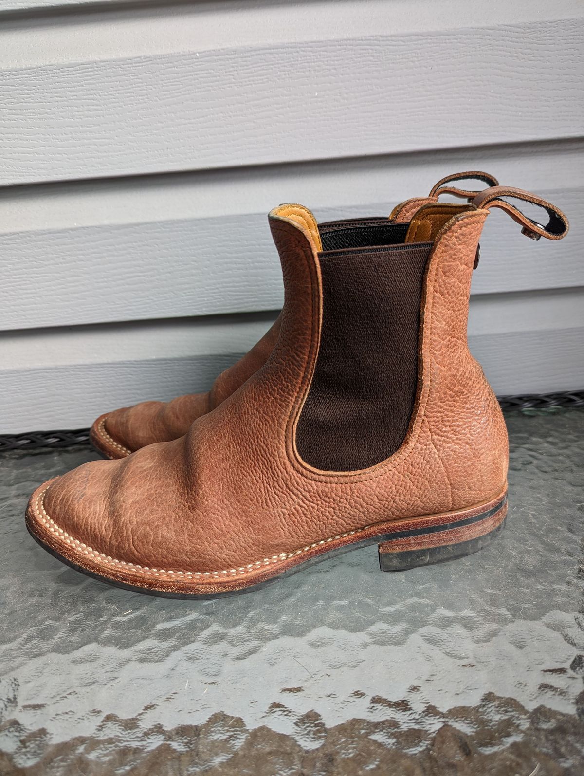 Photo by patinathunderdome on April 1, 2022 of the Benzein The Seventh Chelsea Boot in Shinki Red Brown Shrunken Horsebutt.