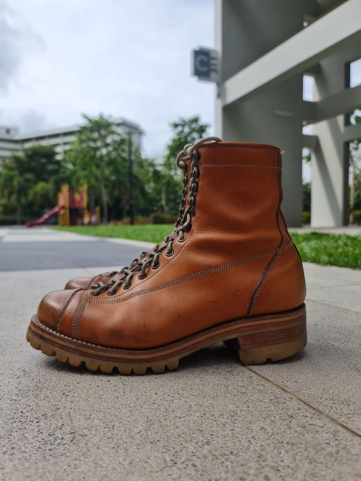 Photo by patinathunderdome on May 3, 2022 of the Bad Hat Brothers Monkey Boots in Horween Natural Essex.