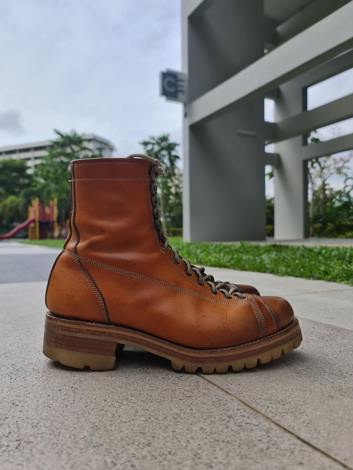 Photo by patinathunderdome on May 3, 2022 of the Bad Hat Brothers Monkey Boots in Horween Natural Essex.