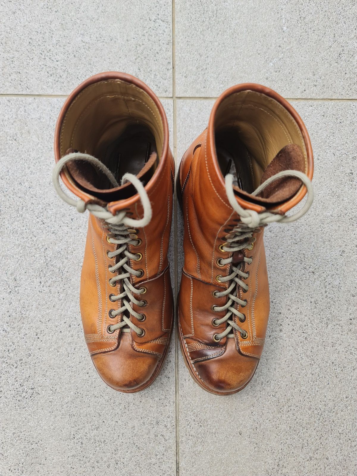 Photo by patinathunderdome on May 3, 2022 of the Bad Hat Brothers Monkey Boots in Horween Natural Essex.