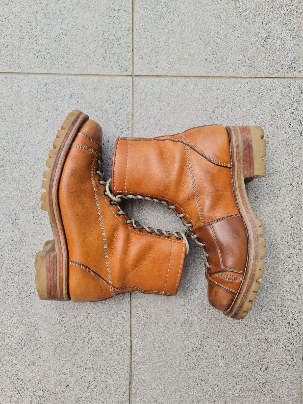 Photo by patinathunderdome on May 3, 2022 of the Bad Hat Brothers Monkey Boots in Horween Natural Essex.