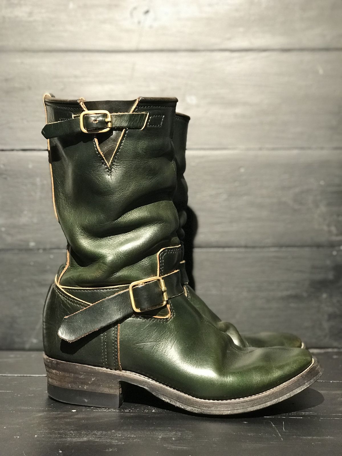 Photo by patinathunderdome on May 3, 2022 of the Kreosote PaRLOR SkAR in Wickett & Craig Russet Harness Dyed Dark Juniper Green.