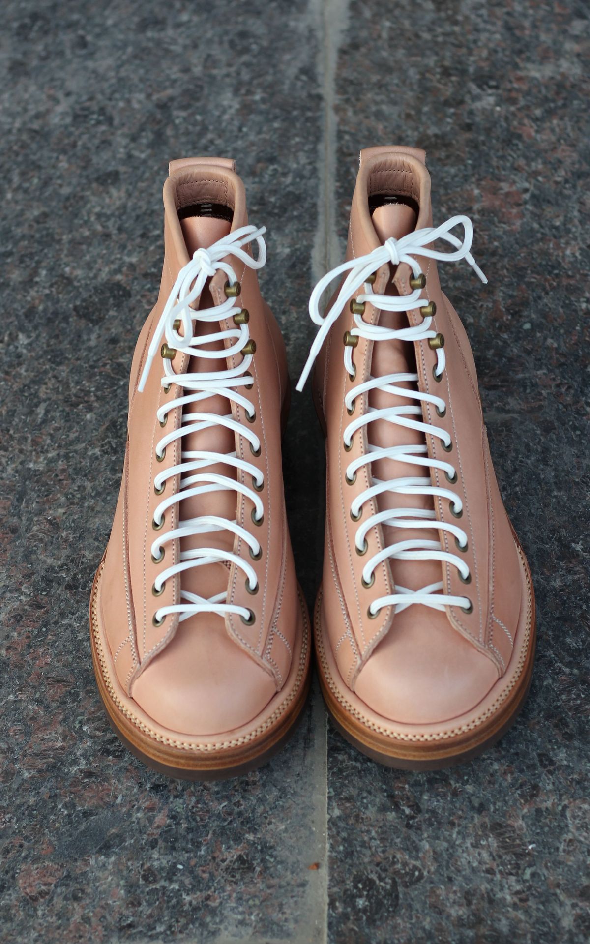 Photo by patinathunderdome on November 2, 2021 of the Flame Panda Monkey Boot in Tochigi Natural Cowhide.