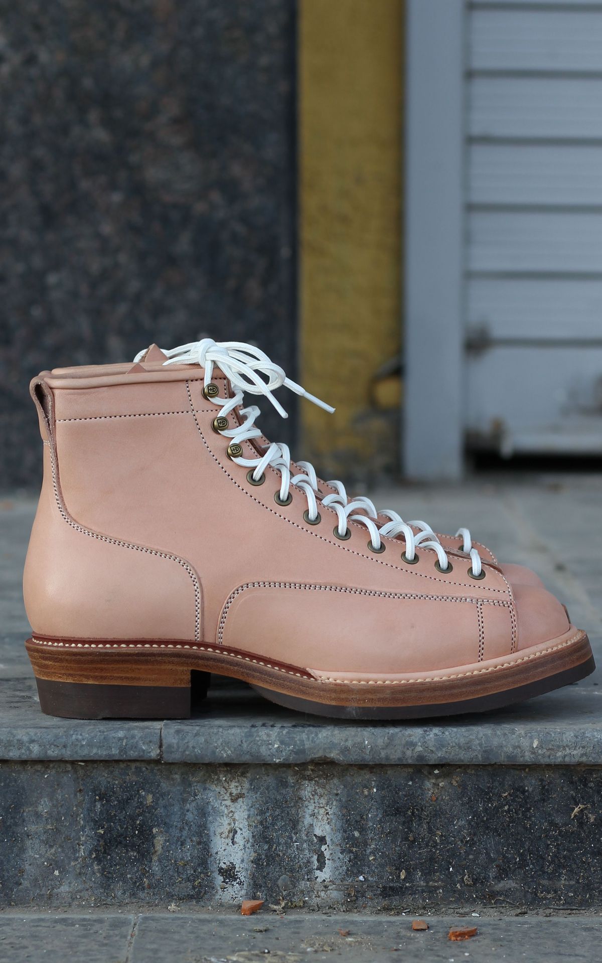 Photo by patinathunderdome on November 2, 2021 of the Flame Panda Monkey Boot in Tochigi Natural Cowhide.