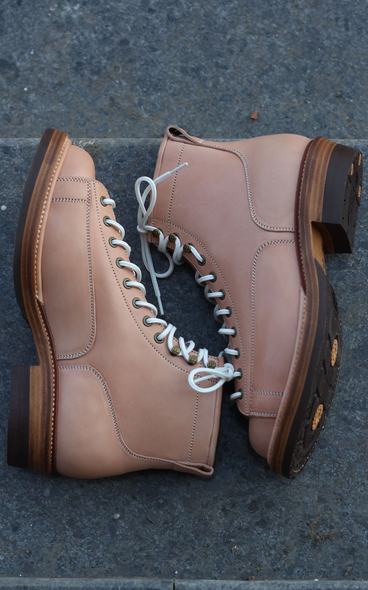 Photo by patinathunderdome on November 2, 2021 of the Flame Panda Monkey Boot in Tochigi Natural Cowhide.