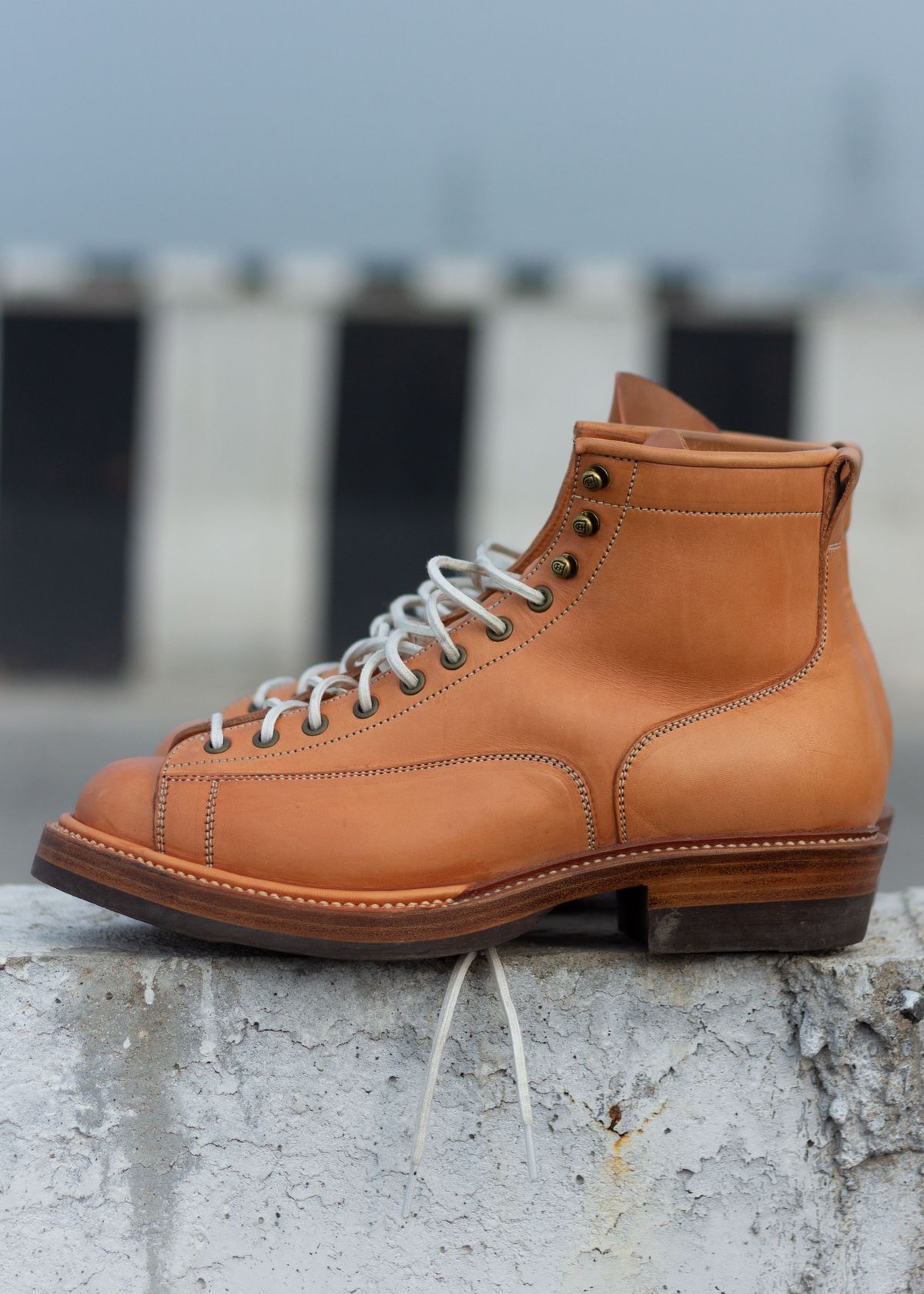 Photo by patinathunderdome on January 5, 2022 of the Flame Panda Monkey Boot in Tochigi Natural Cowhide.
