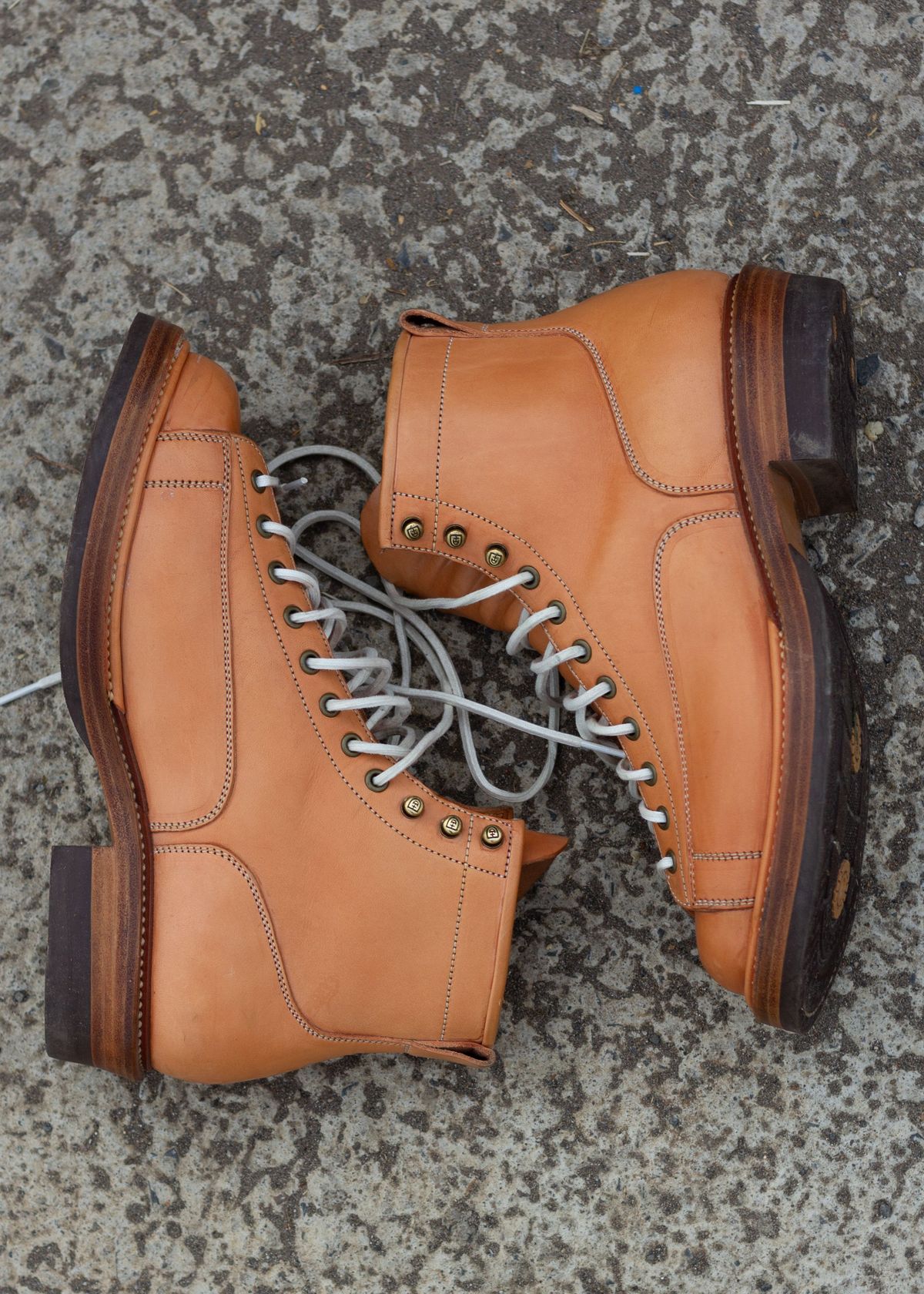 Photo by patinathunderdome on January 5, 2022 of the Flame Panda Monkey Boot in Tochigi Natural Cowhide.
