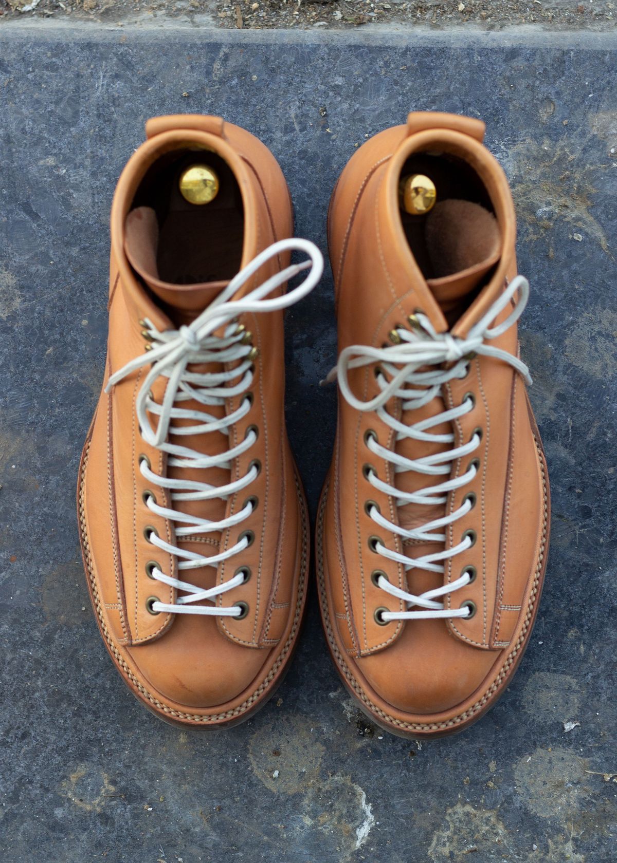 Photo by patinathunderdome on February 5, 2022 of the Flame Panda Monkey Boot in Tochigi Natural Cowhide.