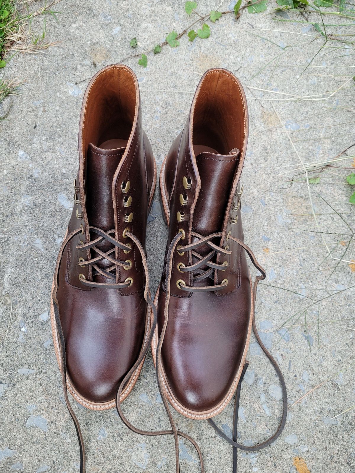 Photo by patinathunderdome on September 30, 2021 of the Grant Stone Diesel Boot in Horween Crimson Chromexcel.
