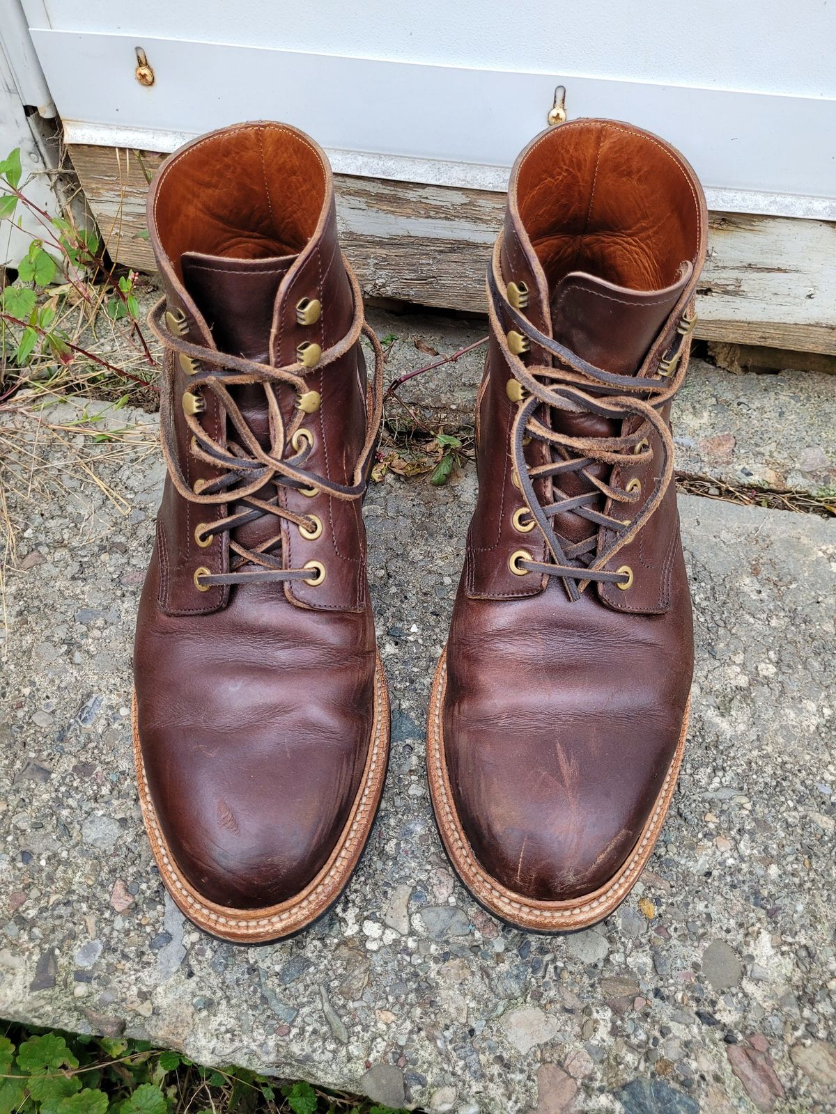 Photo by patinathunderdome on November 2, 2021 of the Grant Stone Diesel Boot in Horween Crimson Chromexcel.