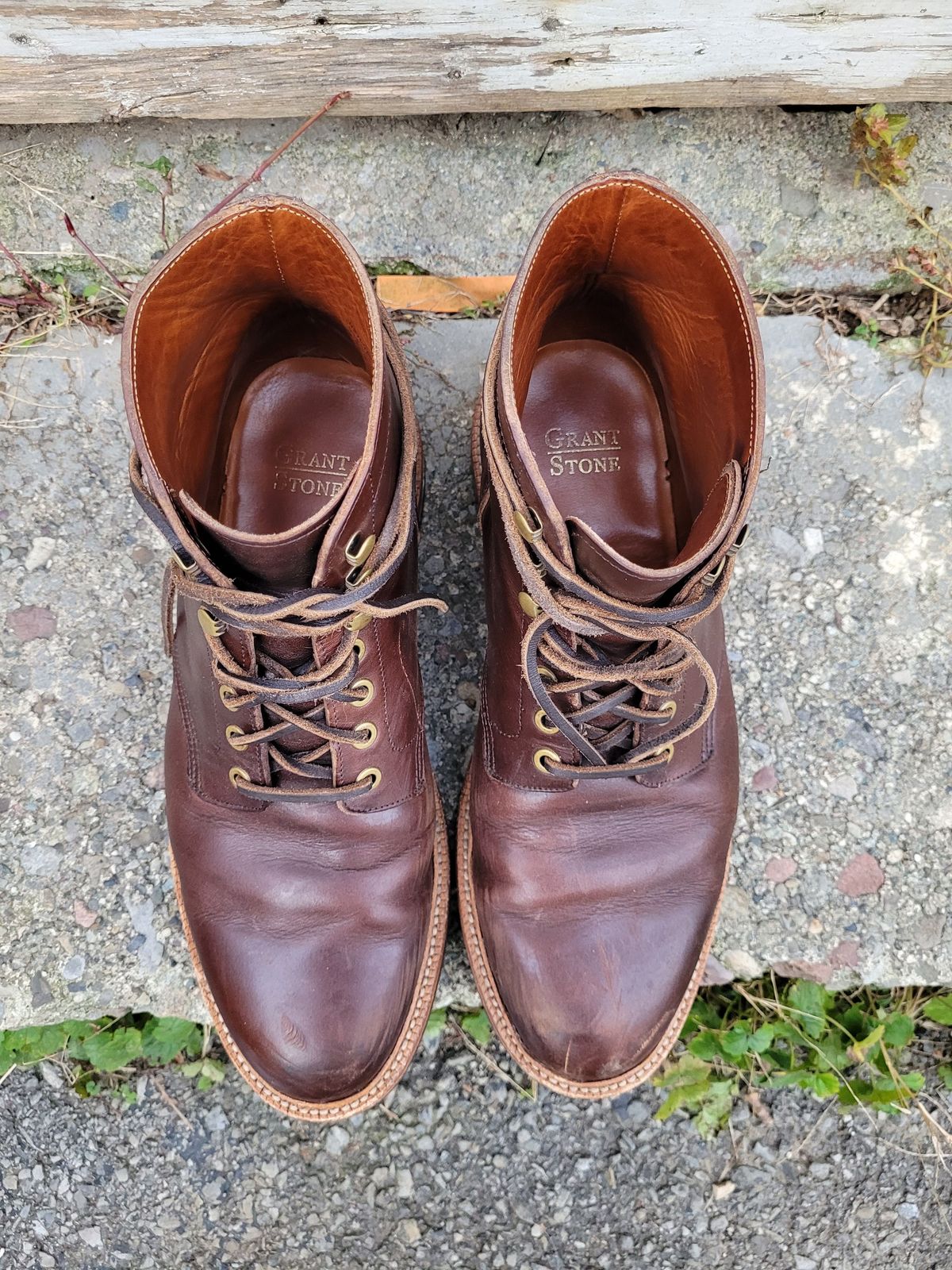 Photo by patinathunderdome on November 2, 2021 of the Grant Stone Diesel Boot in Horween Crimson Chromexcel.