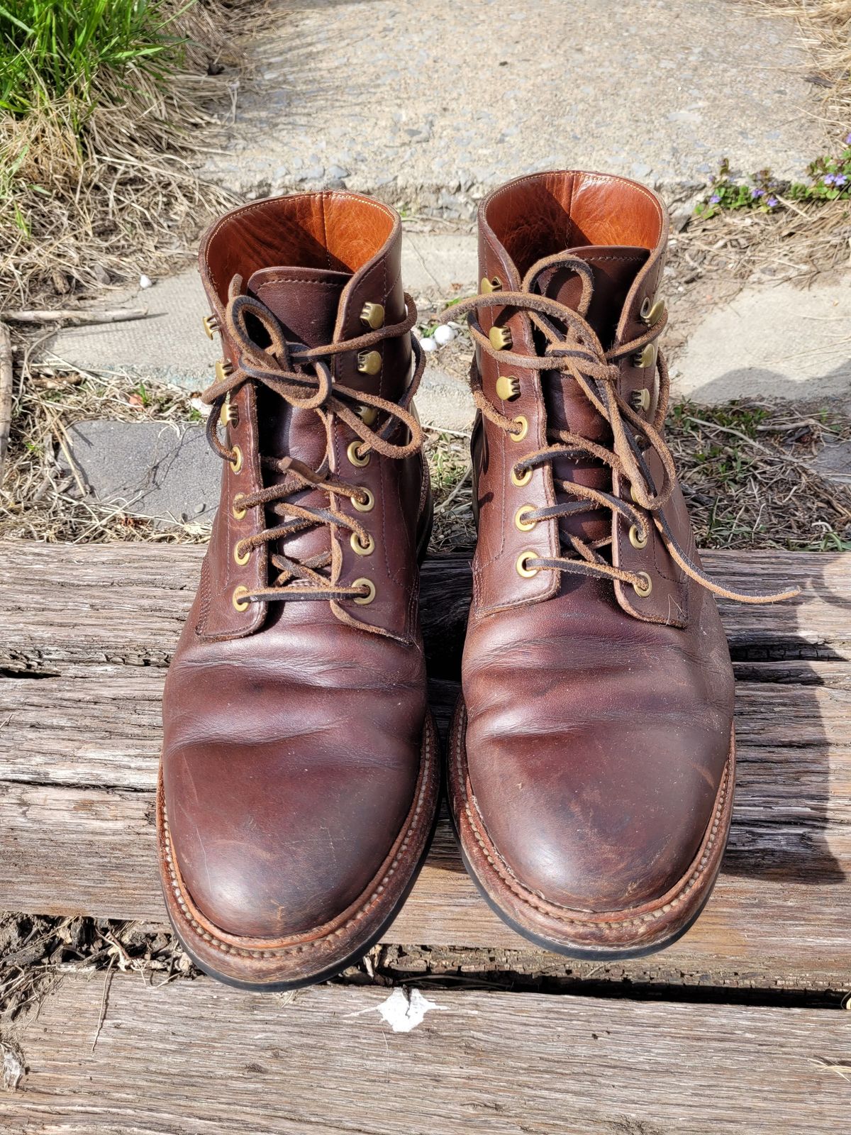 Photo by patinathunderdome on May 1, 2022 of the Grant Stone Diesel Boot in Horween Crimson Chromexcel.