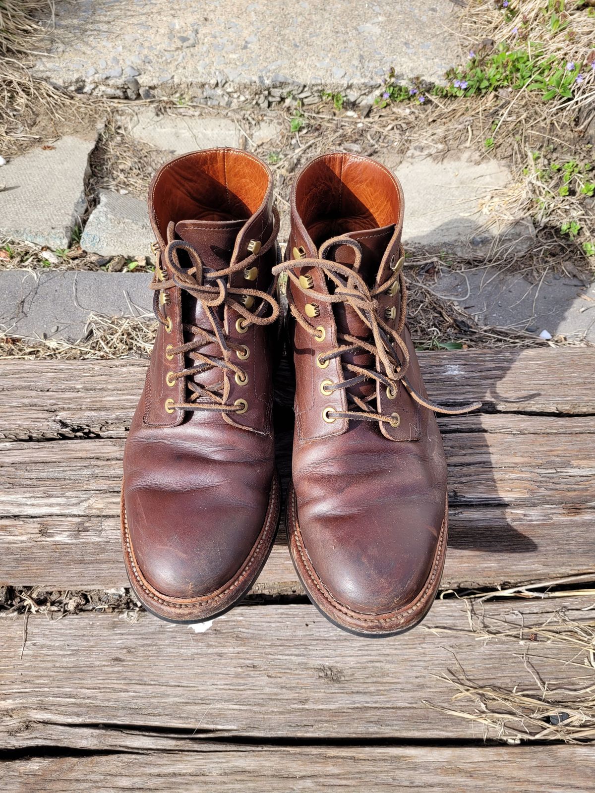 Photo by patinathunderdome on May 1, 2022 of the Grant Stone Diesel Boot in Horween Crimson Chromexcel.