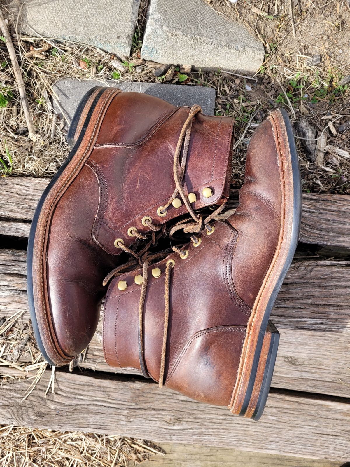 Photo by patinathunderdome on May 1, 2022 of the Grant Stone Diesel Boot in Horween Crimson Chromexcel.