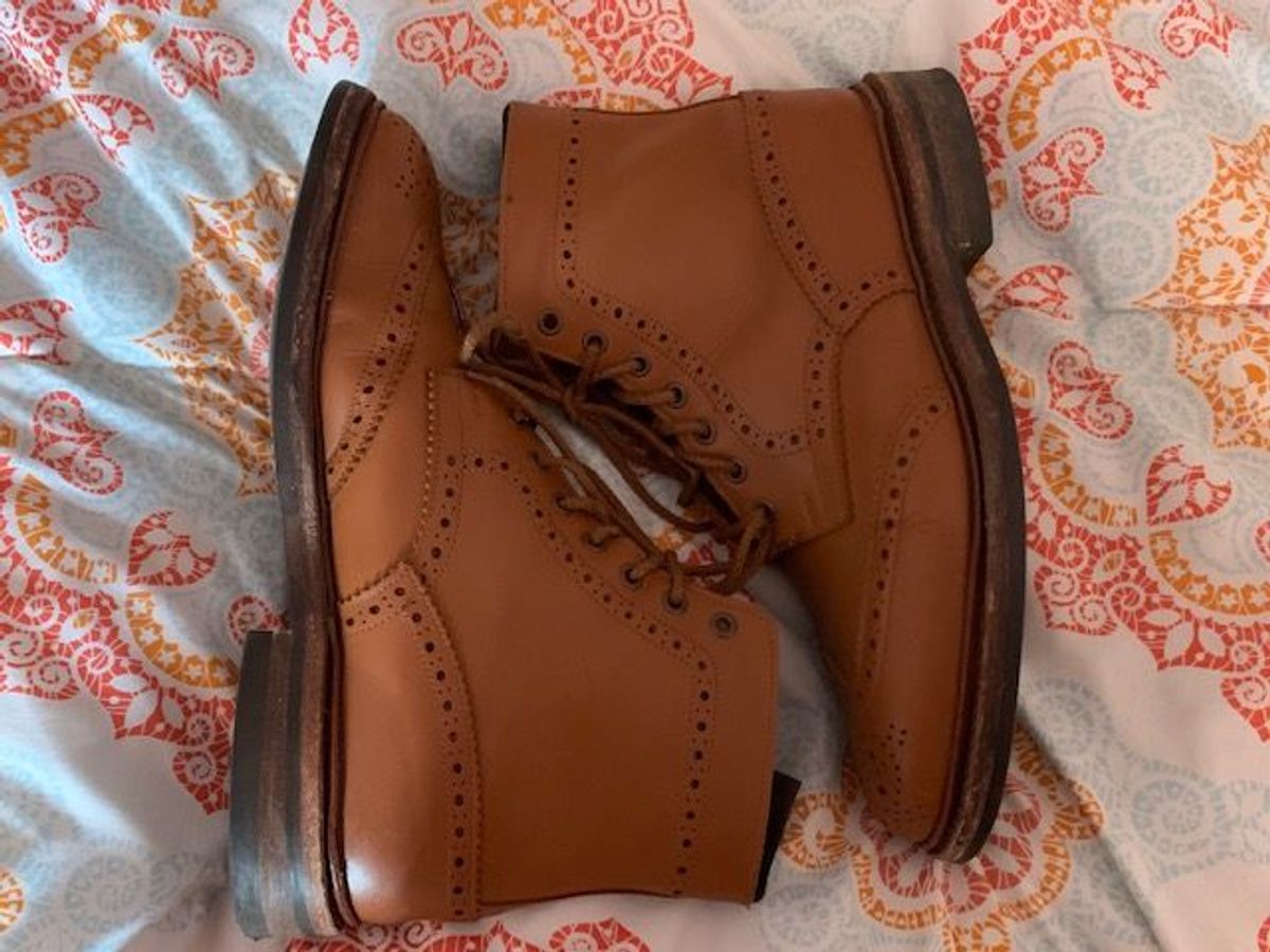 Photo by patinathunderdome on May 5, 2022 of the Tricker's Stow Country Boot in C-Shade Tan.