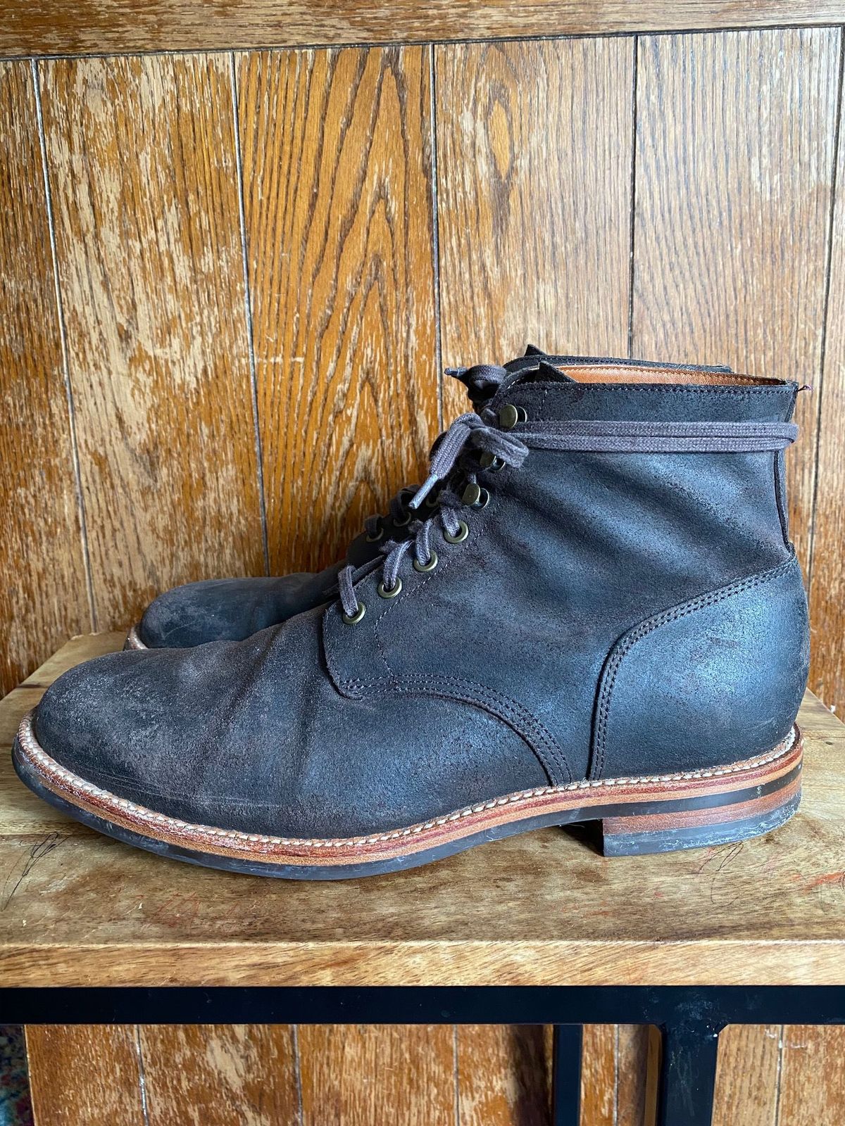 Photo by patinathunderdome on January 5, 2022 of the Grant Stone Diesel Boot in C.F. Stead Earth Waxy Commander Suede.
