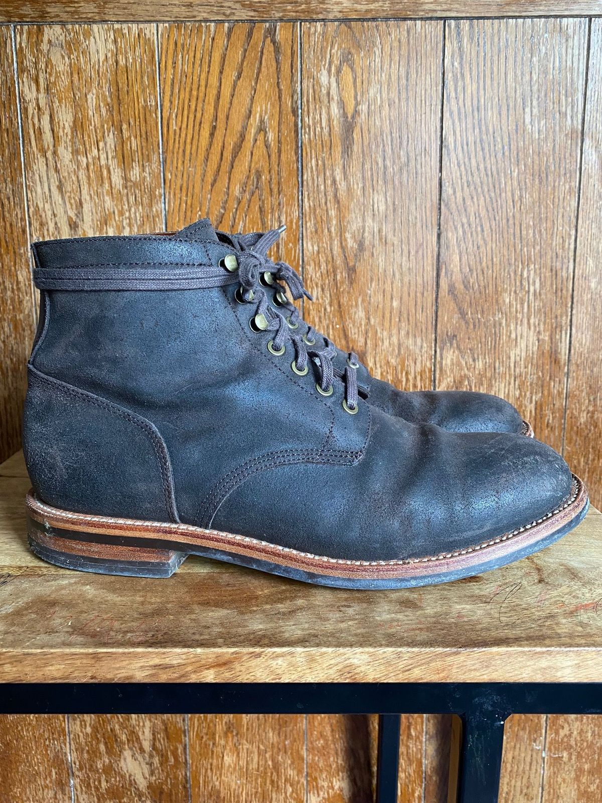 Photo by patinathunderdome on January 5, 2022 of the Grant Stone Diesel Boot in C.F. Stead Earth Waxy Commander Suede.