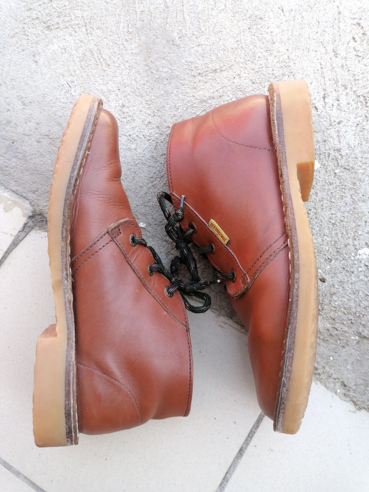 Photo by patinathunderdome on November 1, 2021 of the Jim Green Vellie in Tan Full Grain.