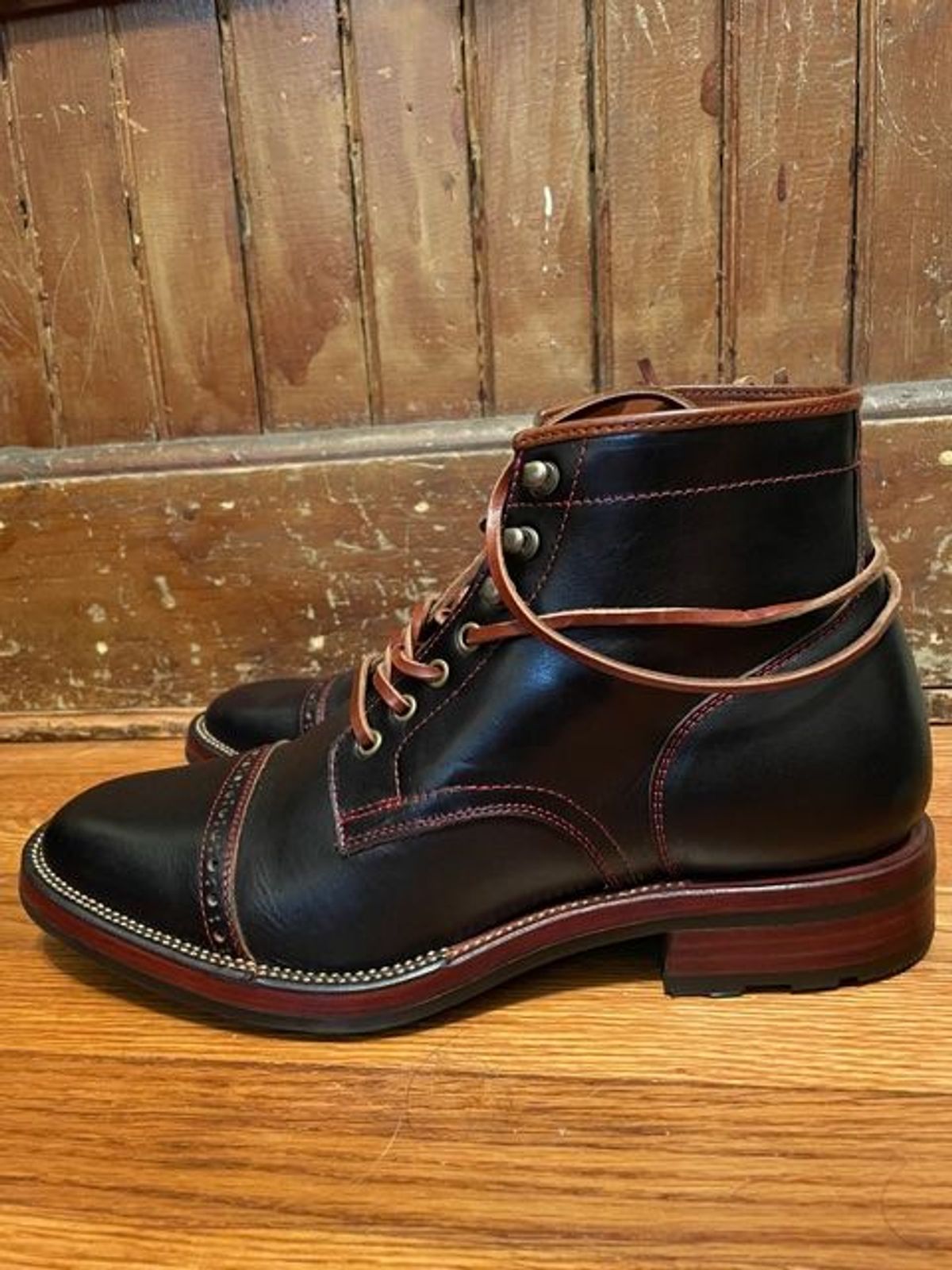 Photo by patinathunderdome on October 1, 2021 of the Tahura Captoelari in Shinki Black Oiled Horsebutt.